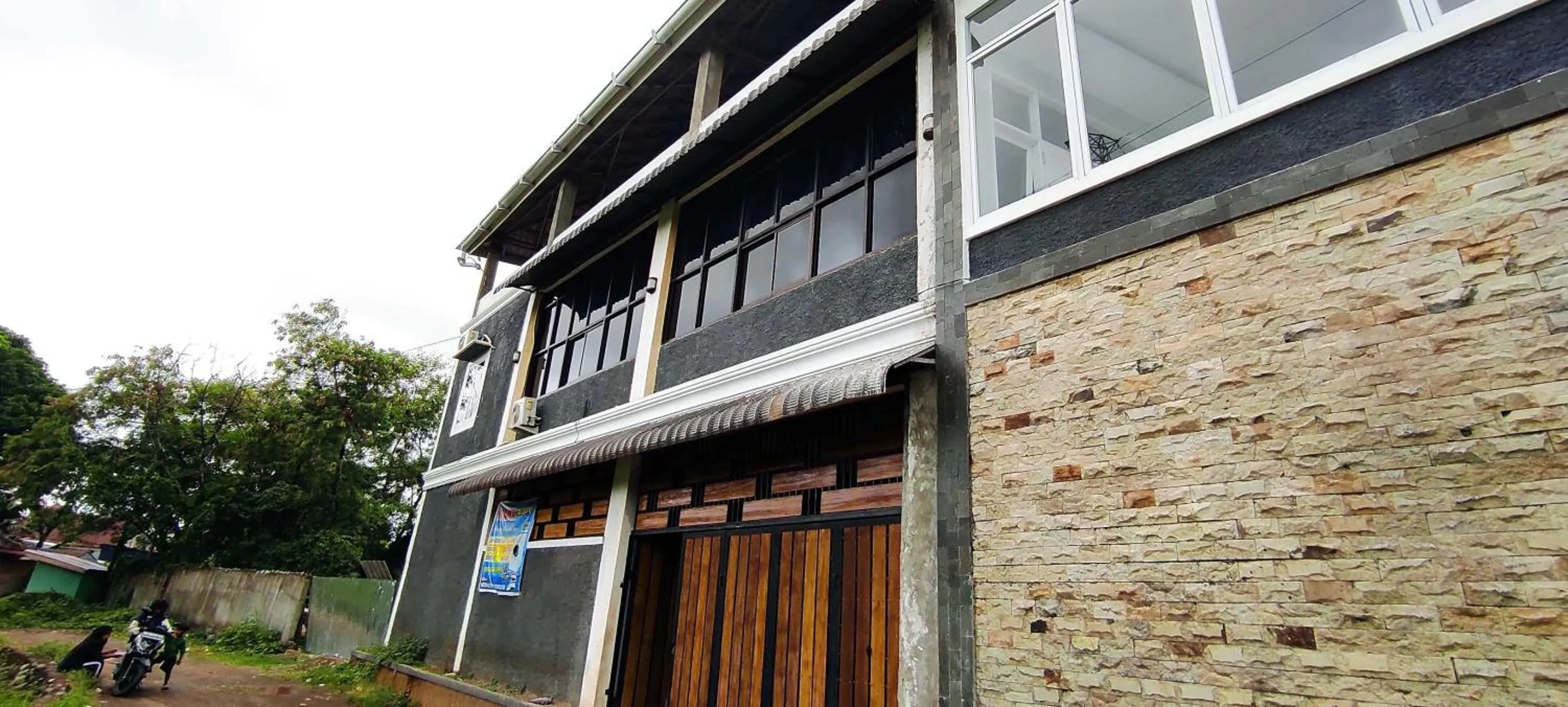 Facade/entrance in Hotel O Wisma Alam Syariah Near PLN GARDU INDUK MAMUJU