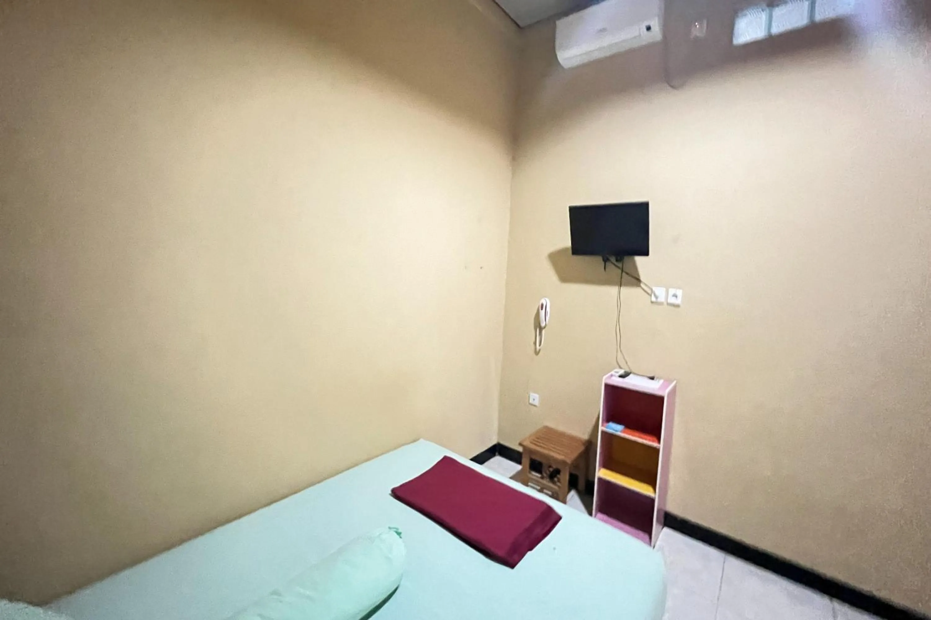 Bedroom, Bed in Hotel O Wisma Alam Syariah Near PLN GARDU INDUK MAMUJU