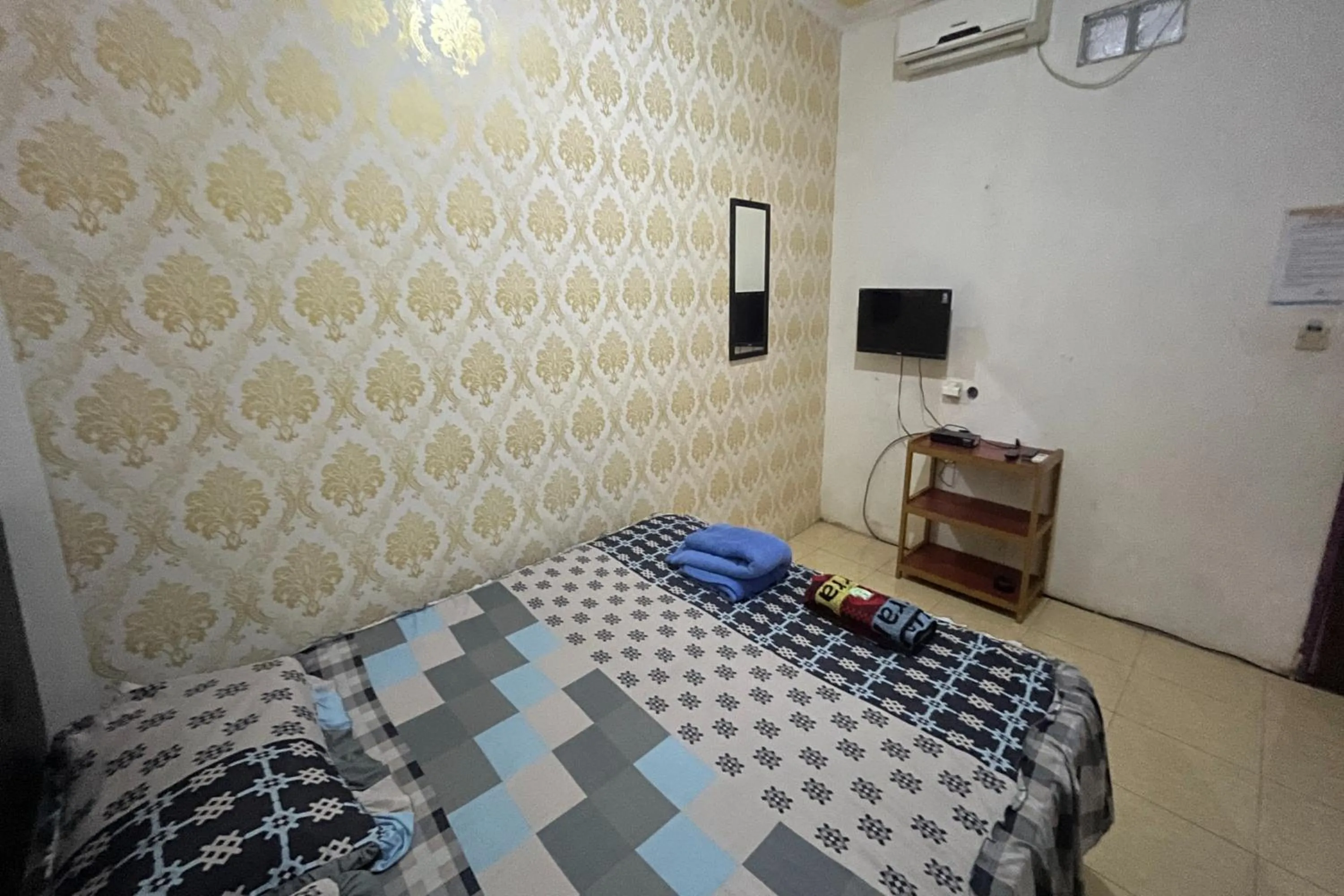 Bedroom, Bed in Hotel O Wisma Alam Syariah Near PLN GARDU INDUK MAMUJU