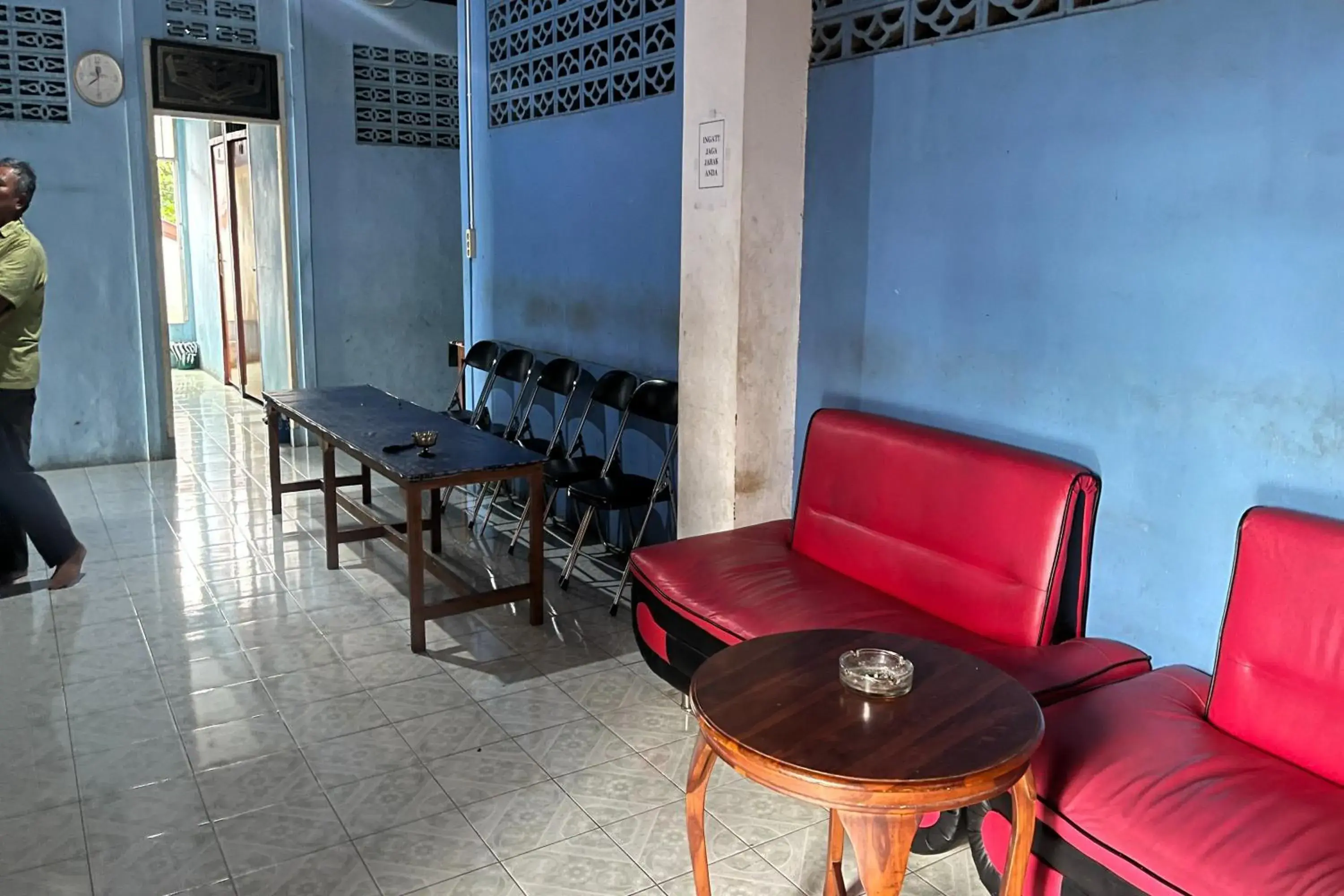 Lobby or reception in Hotel O Wisma Alam Syariah Near PLN GARDU INDUK MAMUJU Lobby or reception in Hotel O Wisma Alam Syariah Near PLN GARDU INDUK MAMUJU