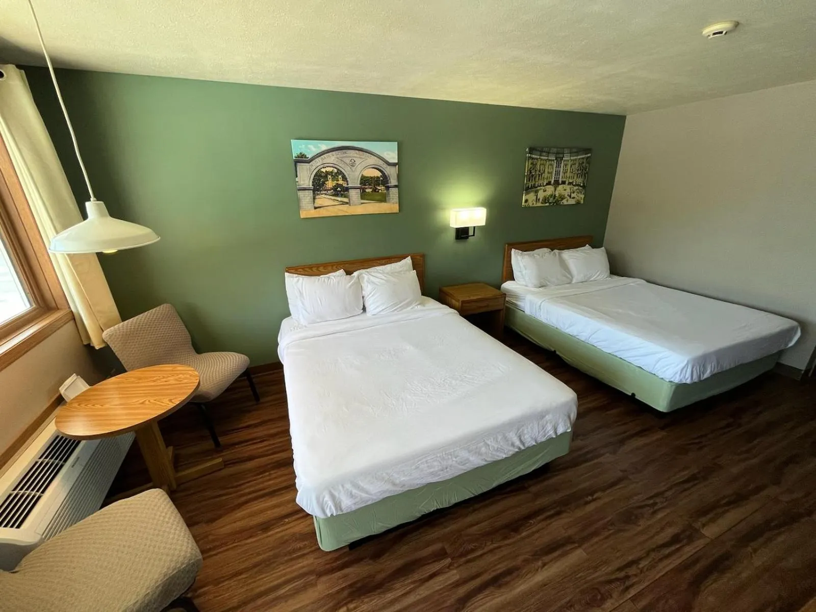 Bedroom, Bed in Valley Inn and Suites