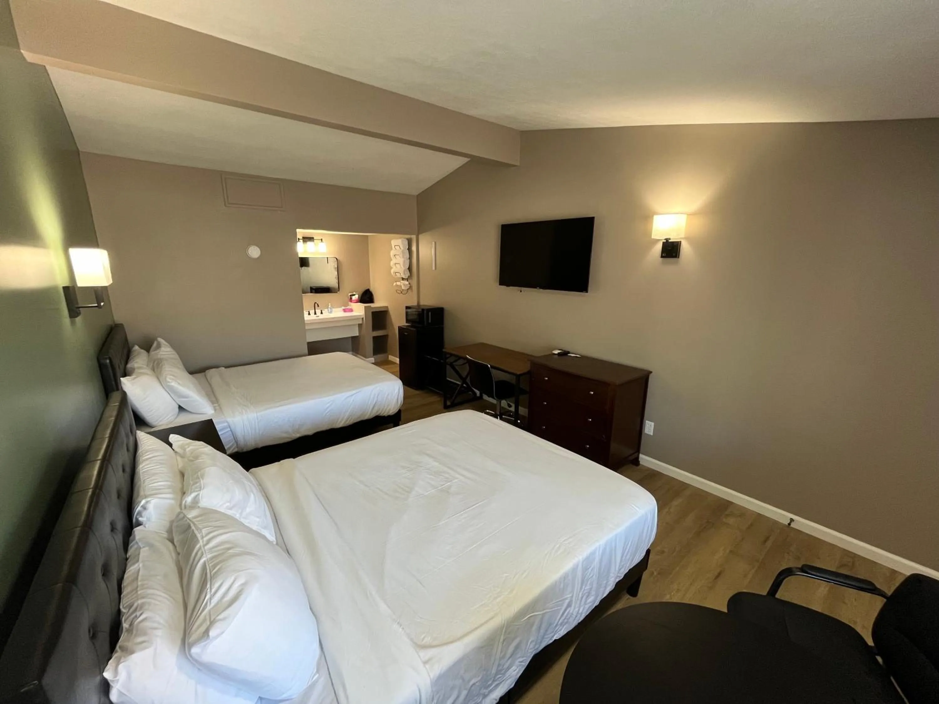 Bedroom, Bed in Valley Inn and Suites