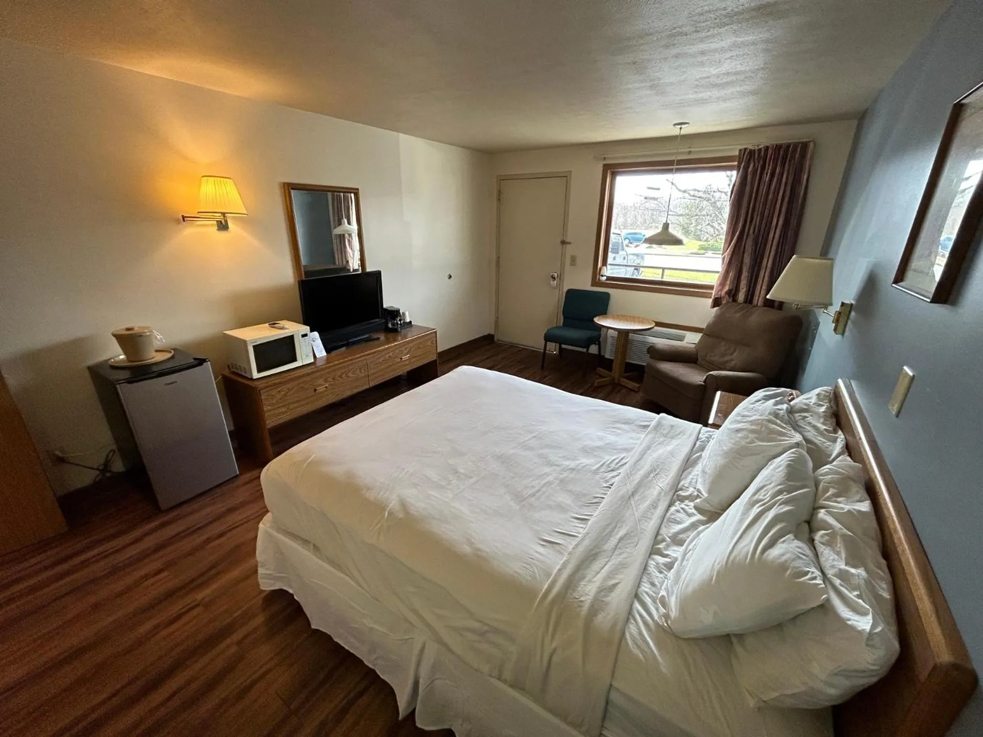 Bedroom, Bed in Valley Inn and Suites