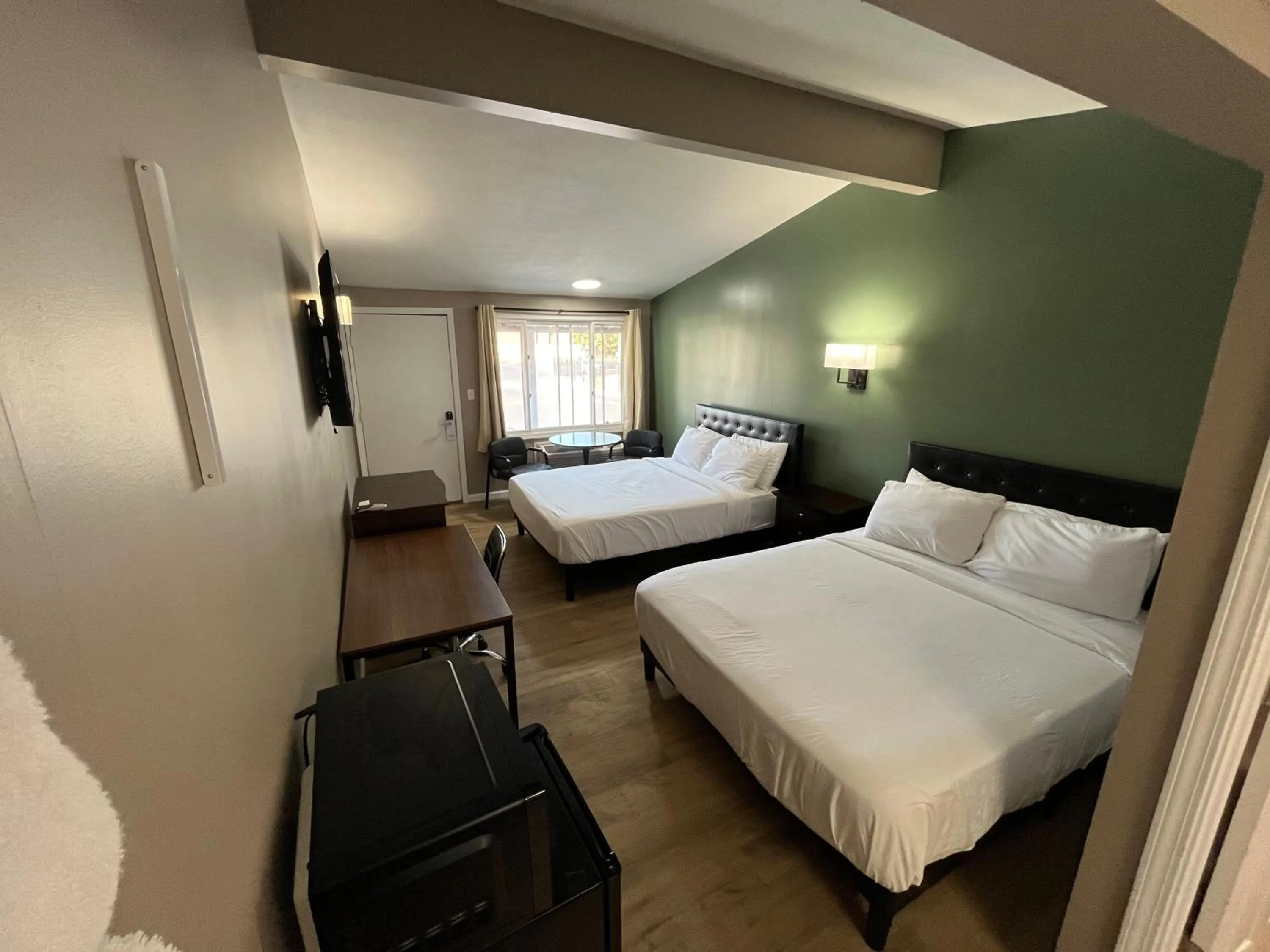 Bedroom, Bed in Valley Inn and Suites