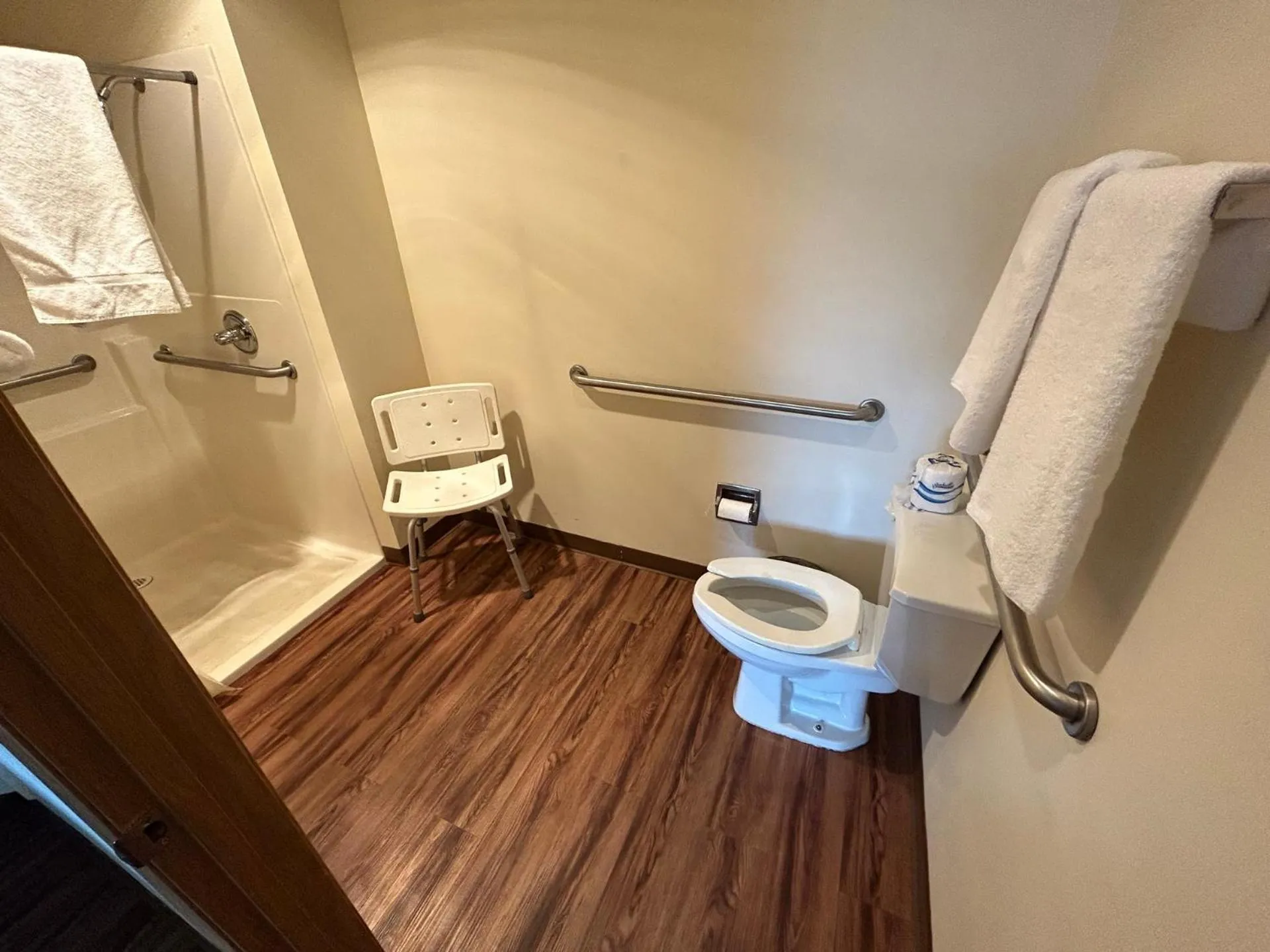 Bathroom in Valley Inn and Suites