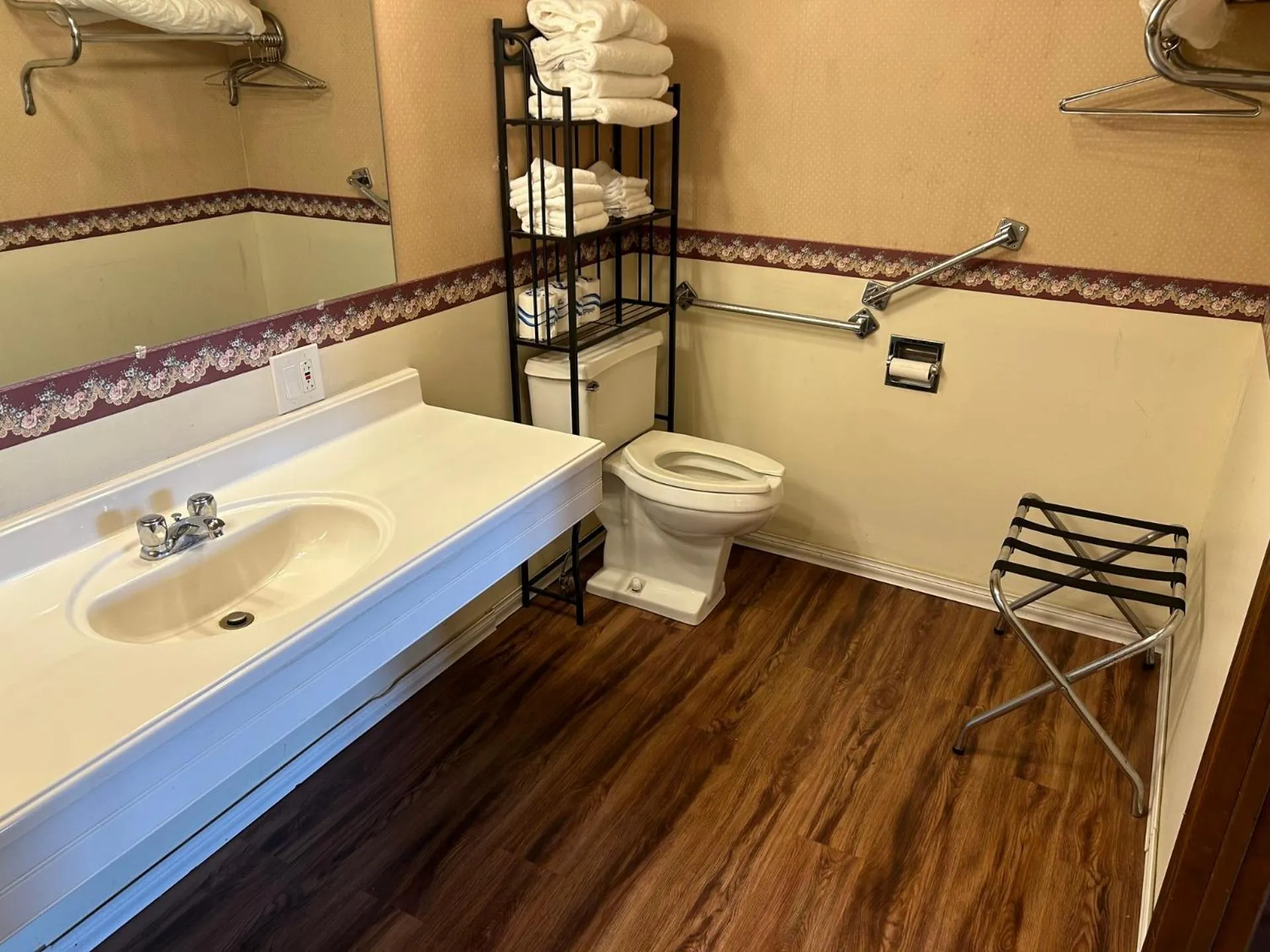 Bathroom in Valley Inn and Suites