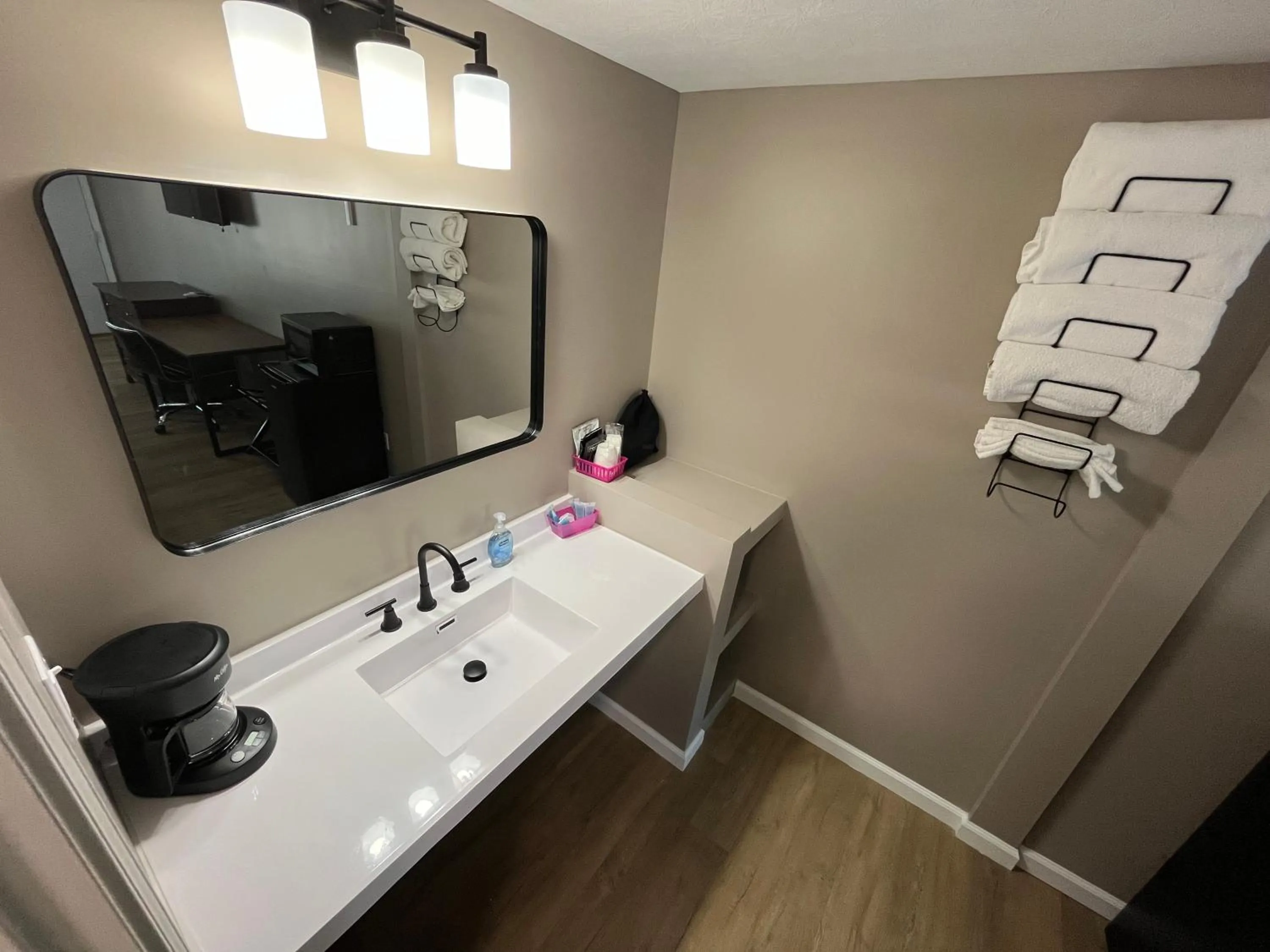 Bathroom in Valley Inn and Suites