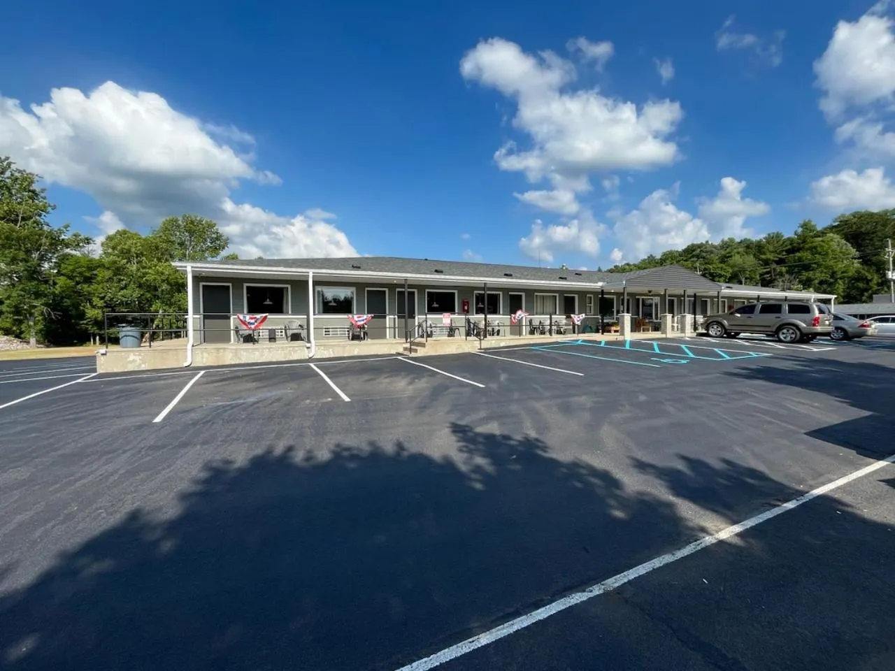 Property building in Valley Inn and Suites