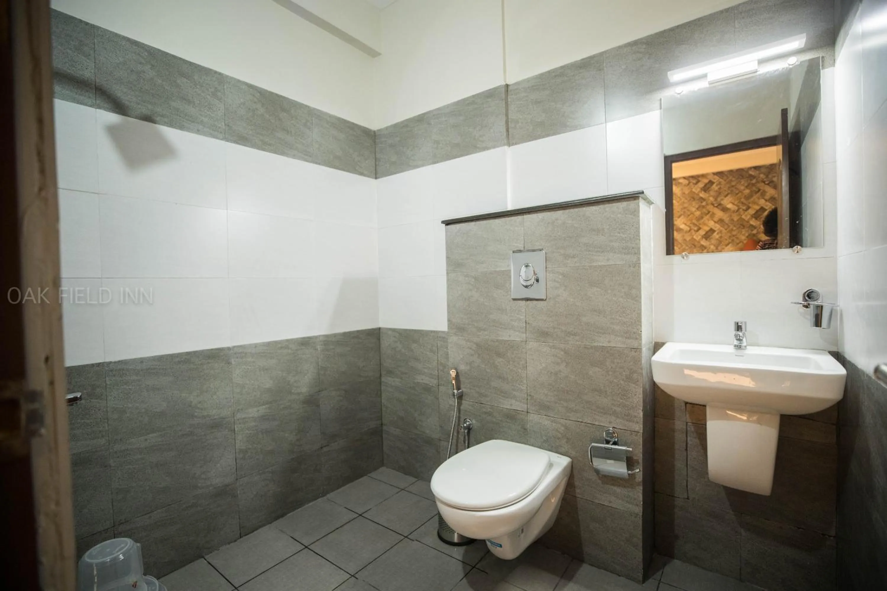 Toilet in Oak Field Inn