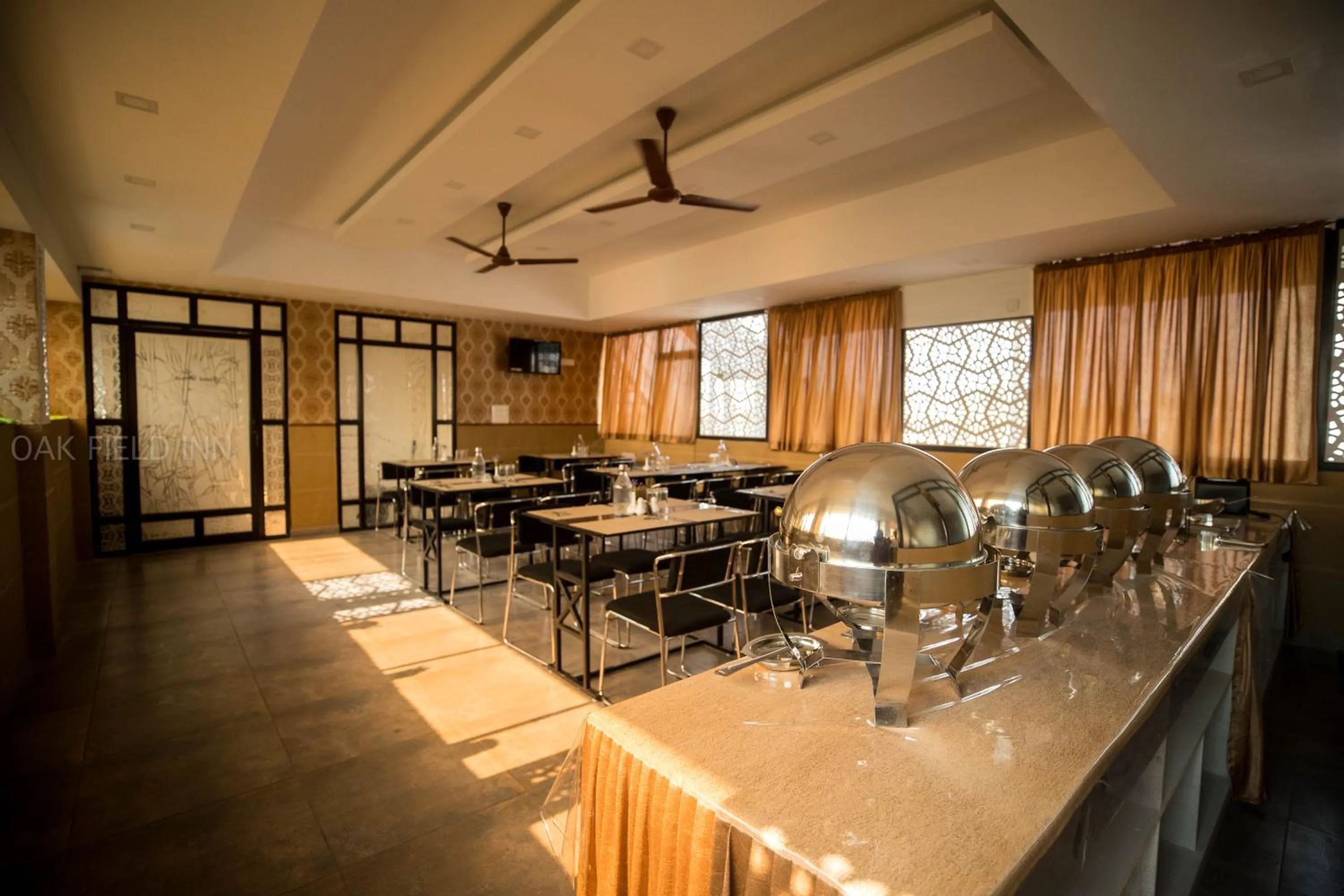 Dining area in Oak Field Inn