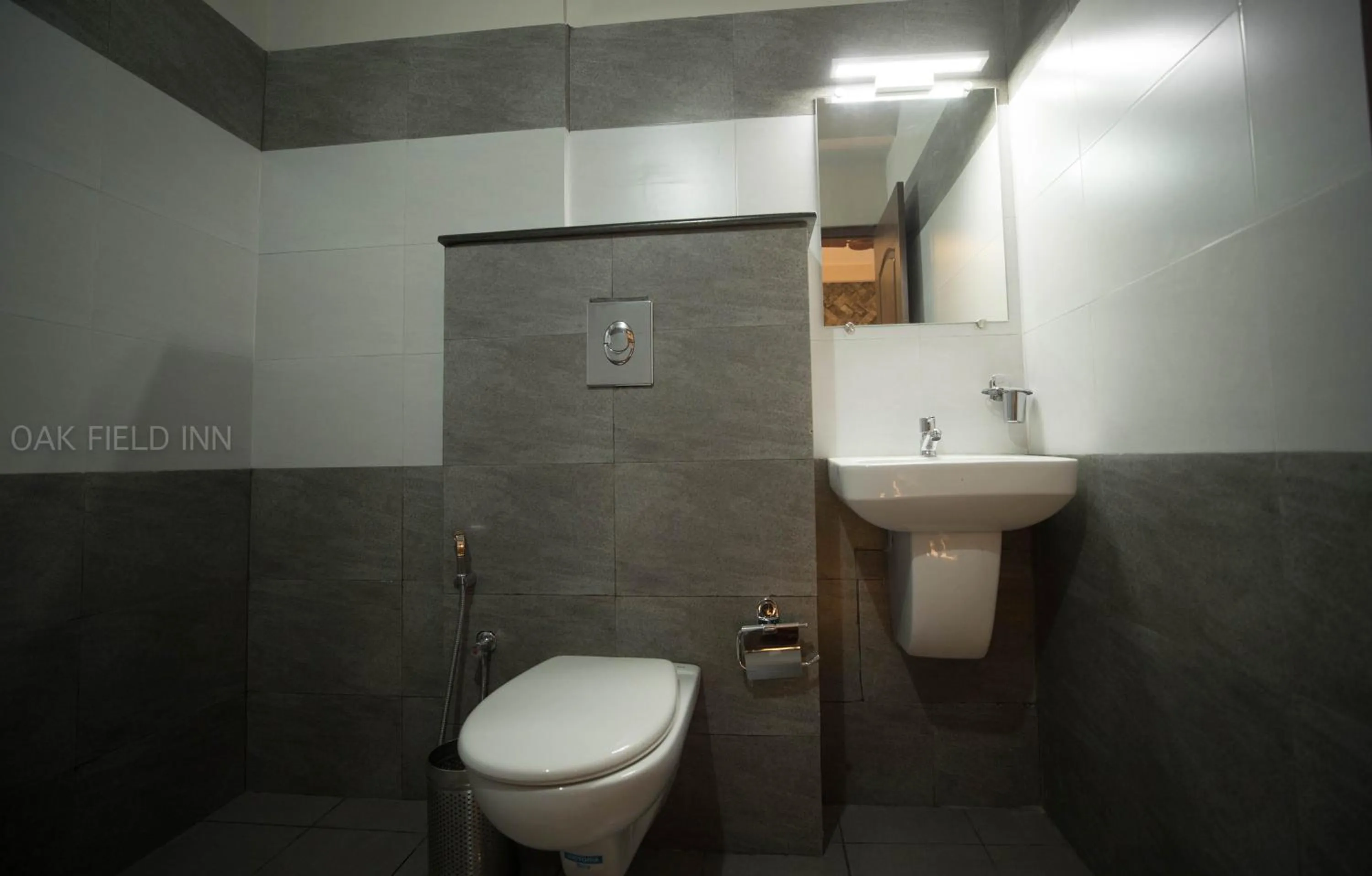 Toilet in Oak Field Inn