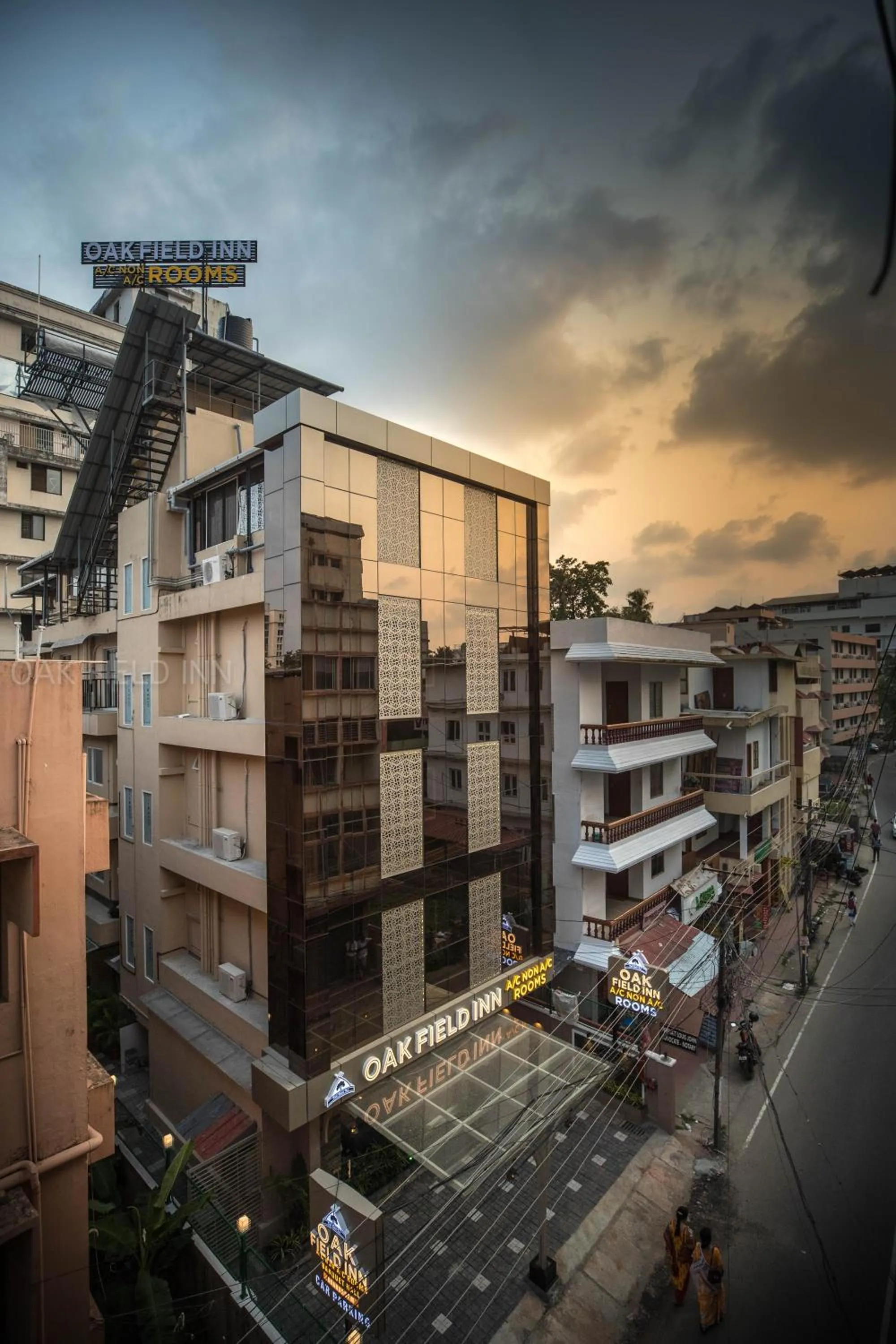 Property building in Oak Field Inn