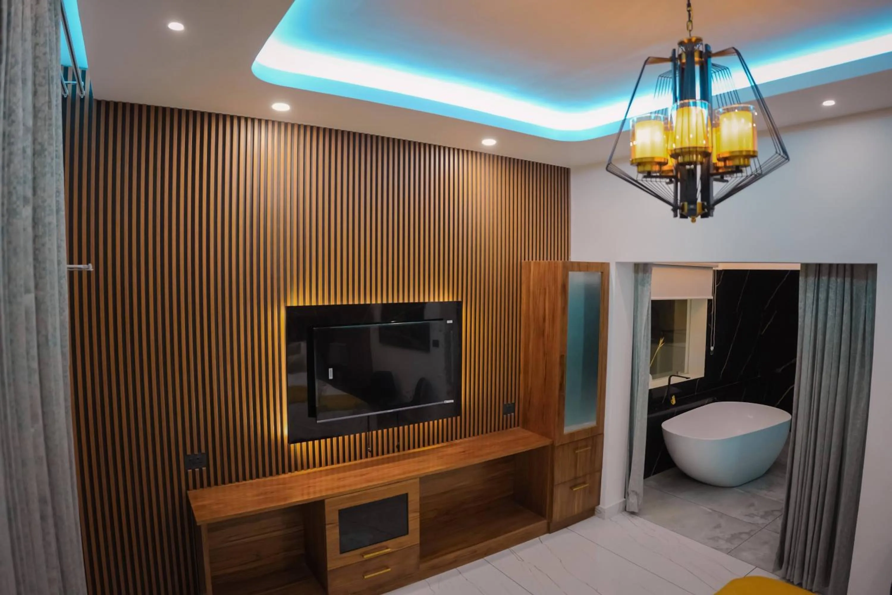 TV and multimedia in Misty Wonders