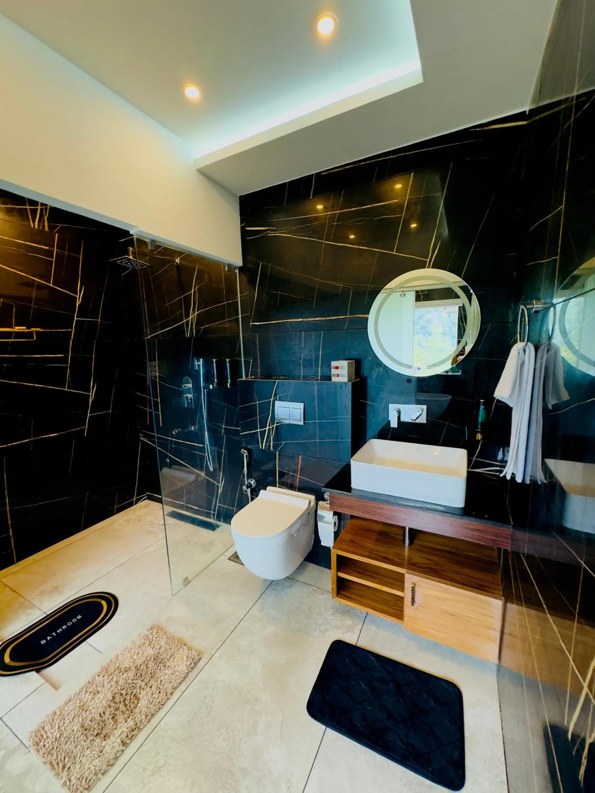 Bathroom, Bed in Misty Wonders