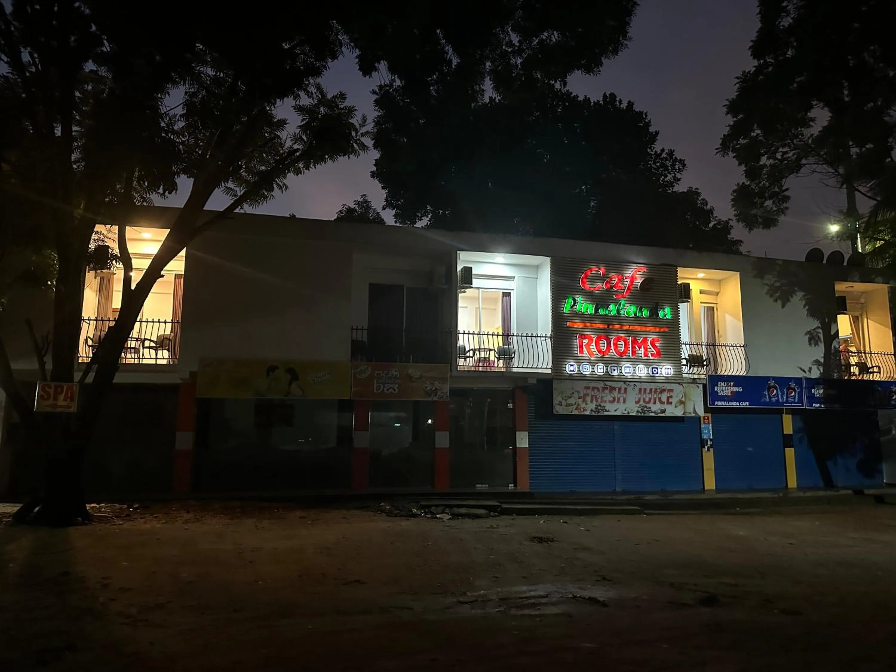 Property building in Cafe Pinnalanda Rooms