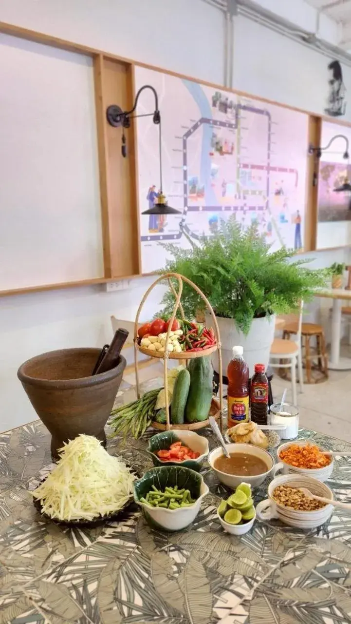 Restaurant/places to eat in Unplugged at Bangrak Design Hostel Restaurant/places to eat in Unplugged at Bangrak Design Hostel