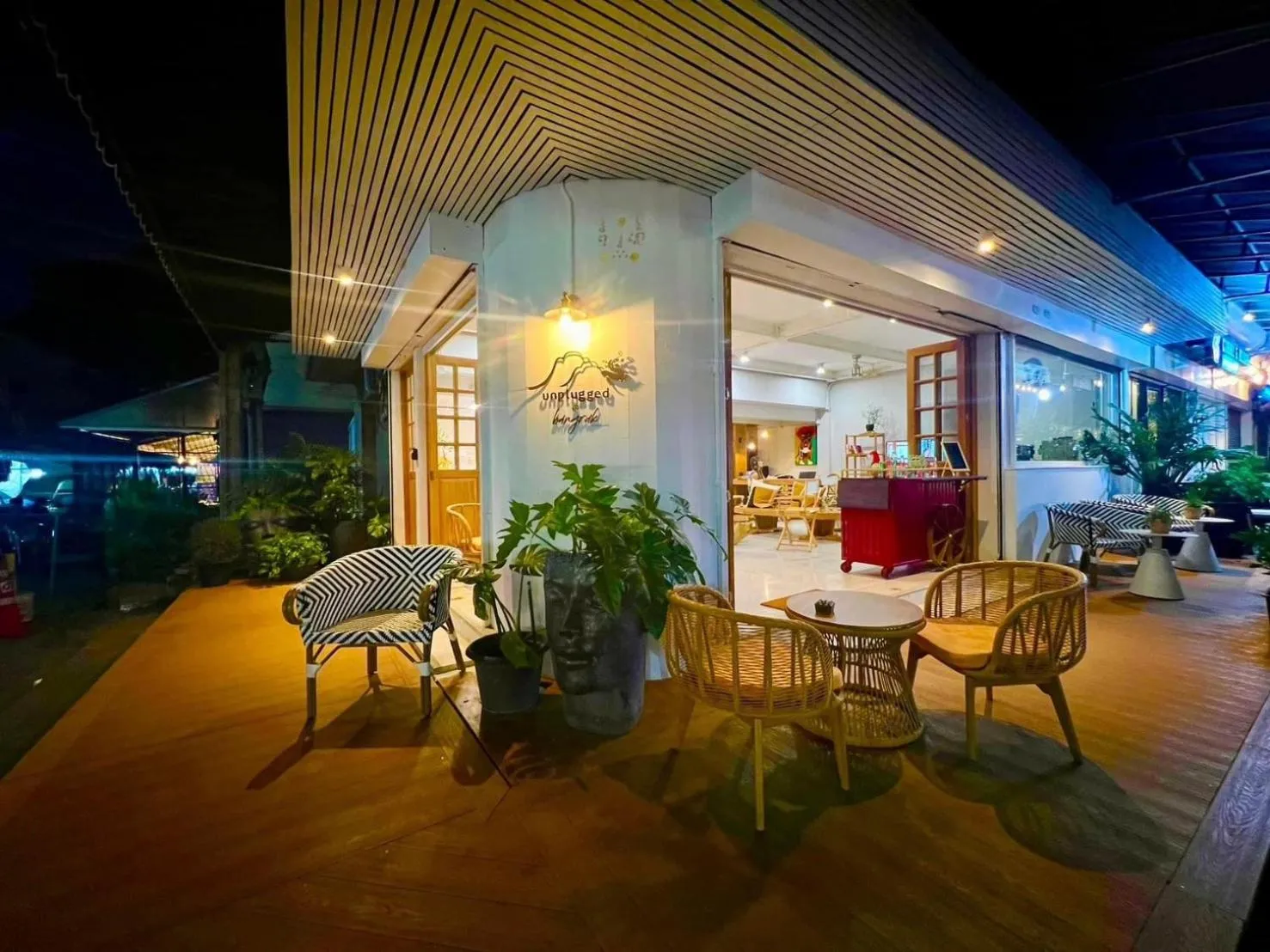 Patio in Unplugged at Bangrak Design Hostel