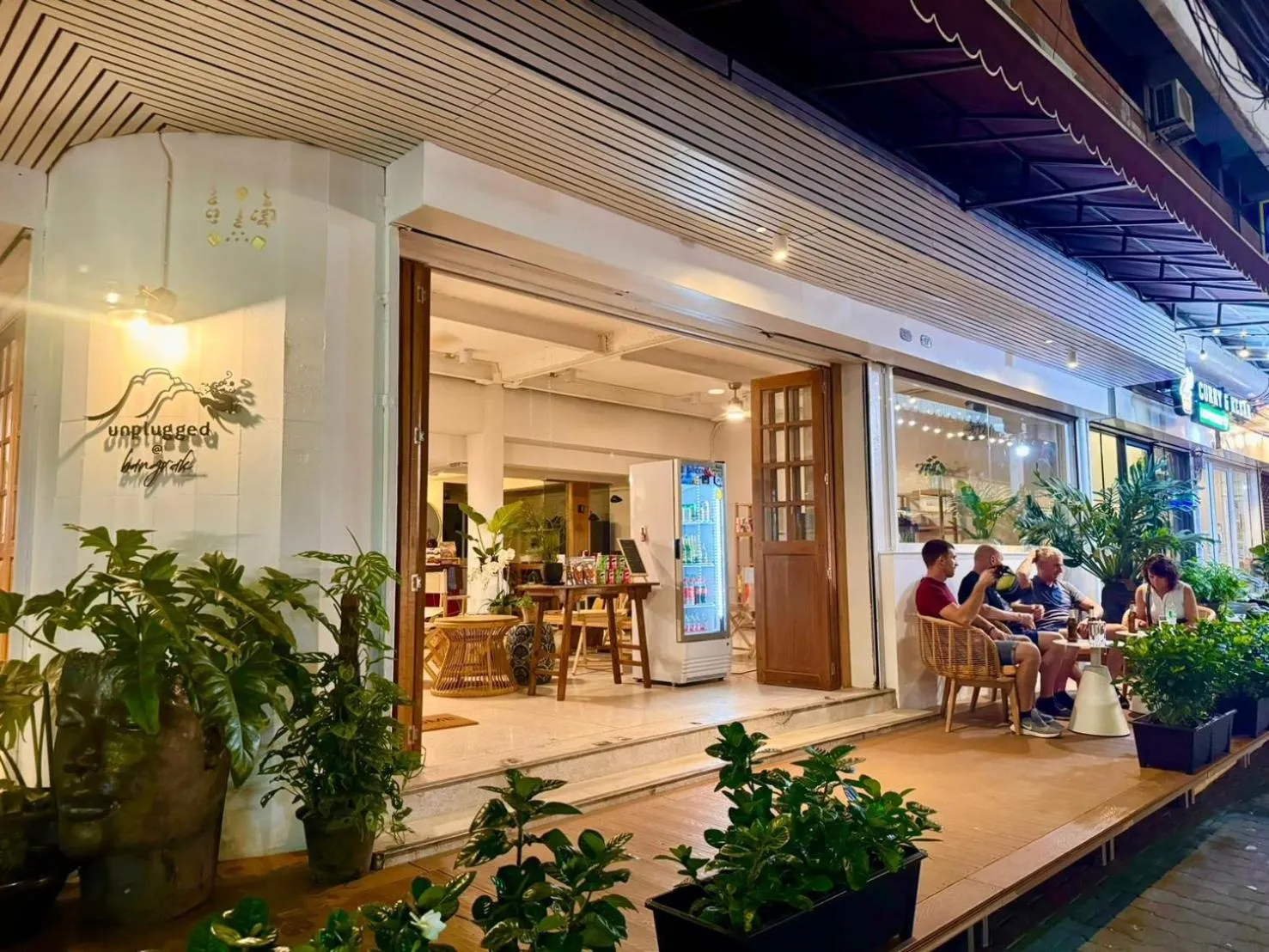 Patio in Unplugged at Bangrak Design Hostel