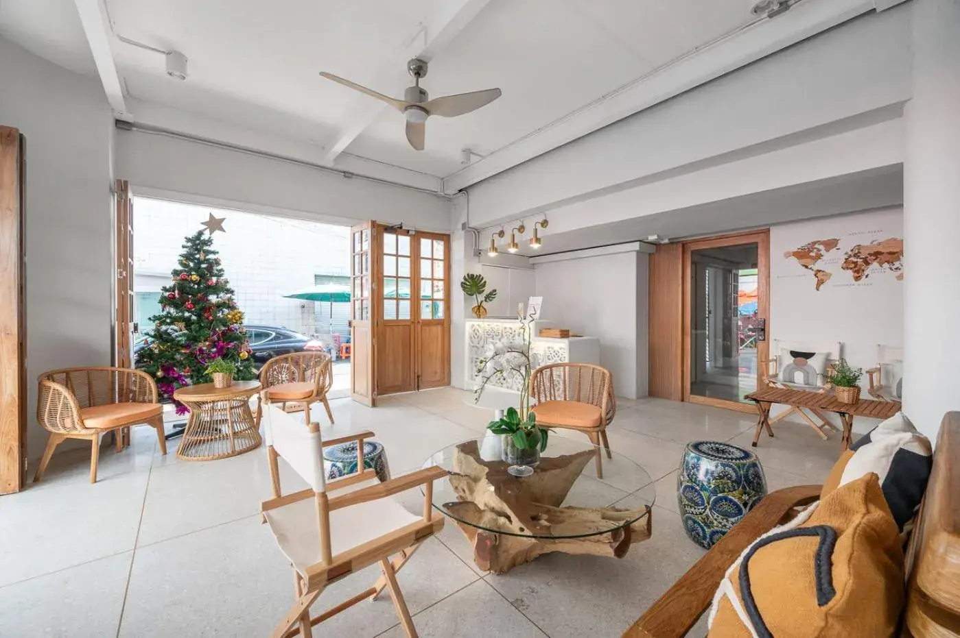 Living room in Unplugged at Bangrak Design Hostel Living room in Unplugged at Bangrak Design Hostel