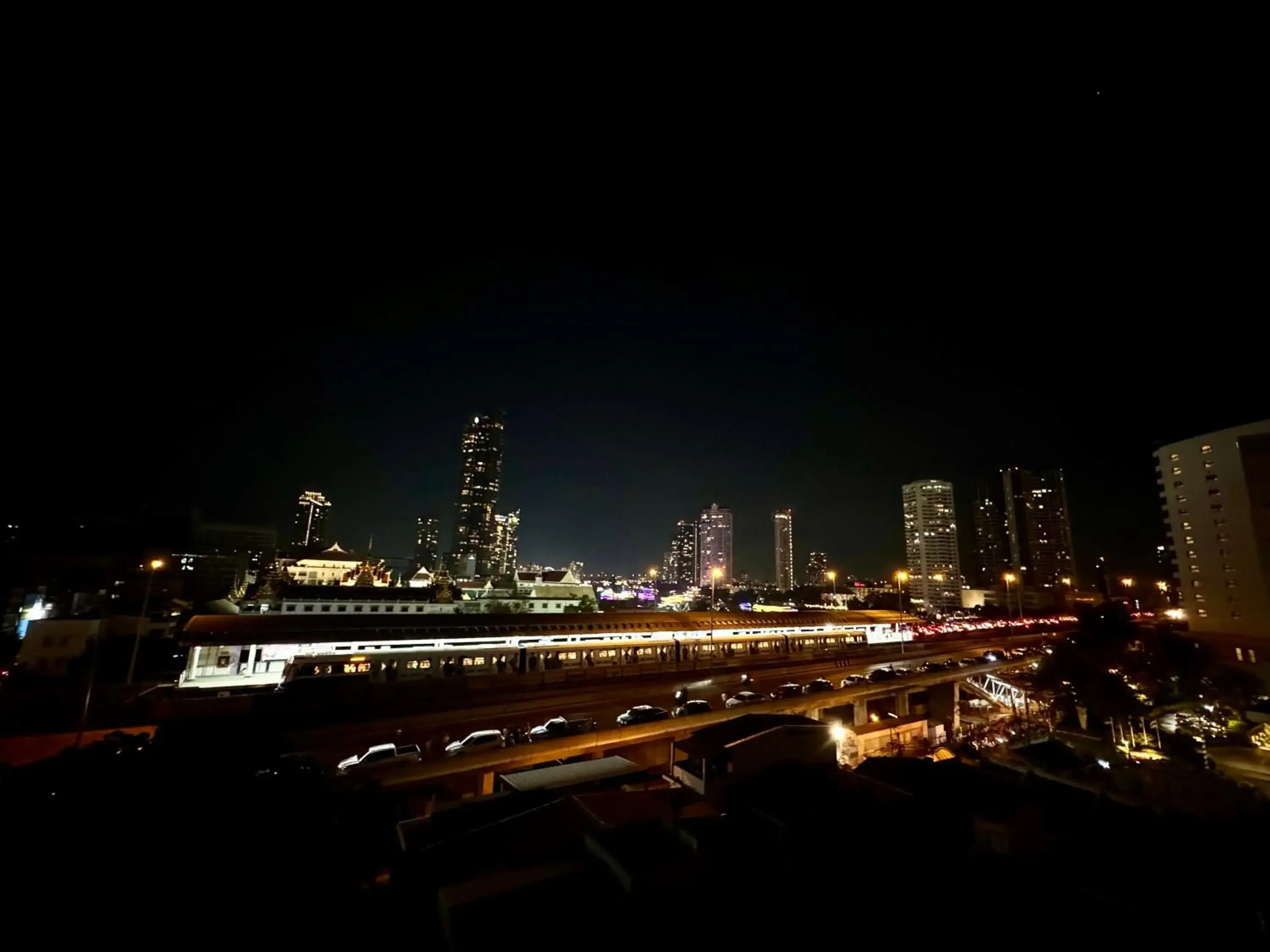 Property building in Unplugged at Bangrak Design Hostel Property building in Unplugged at Bangrak Design Hostel