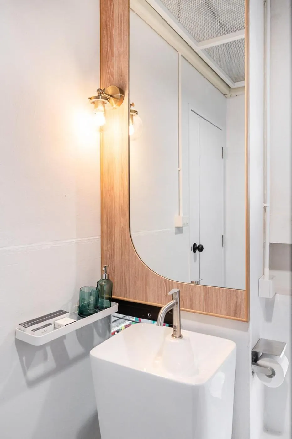 Shower in Unplugged at Bangrak Design Hostel