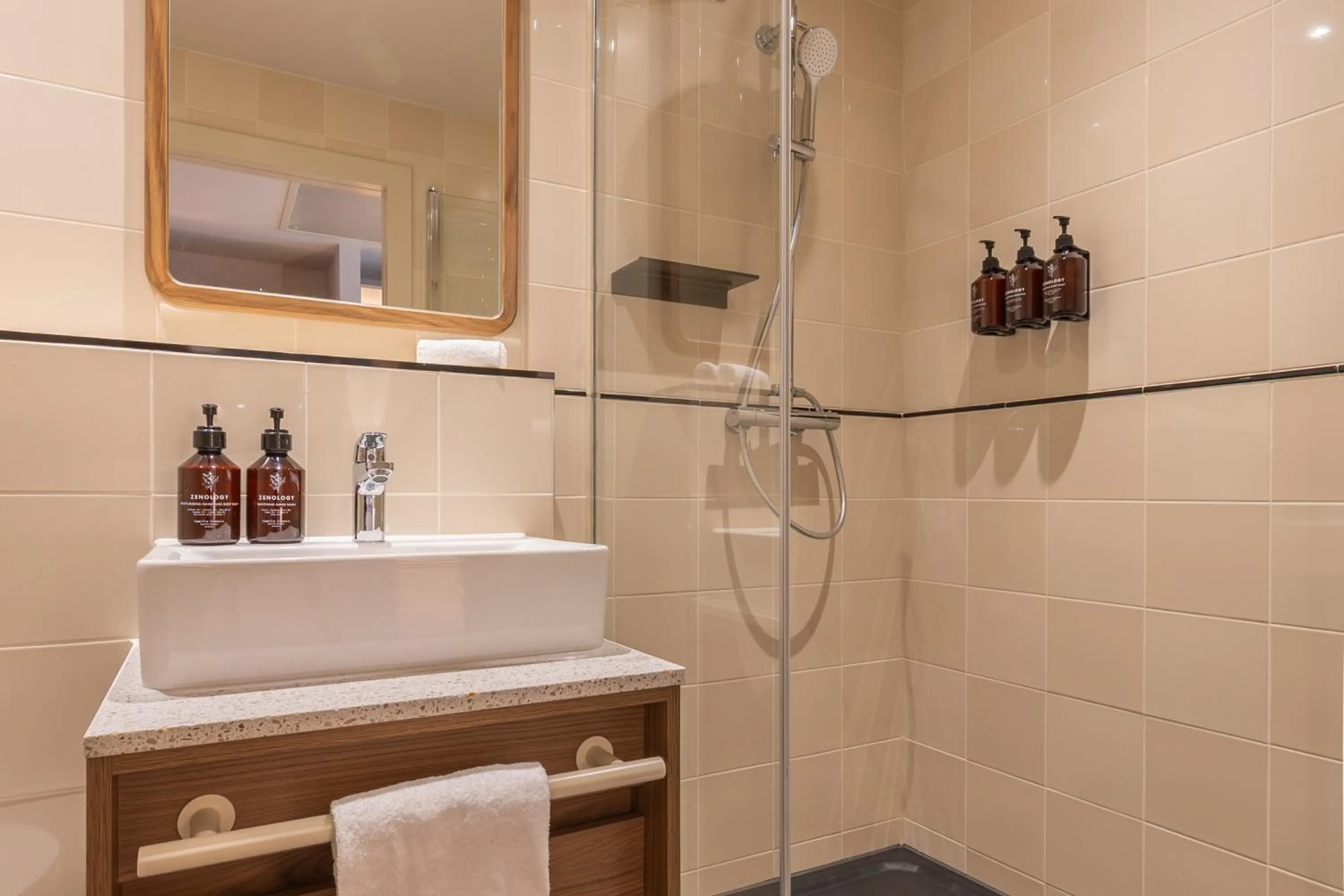 Shower in The Social Hub Glasgow