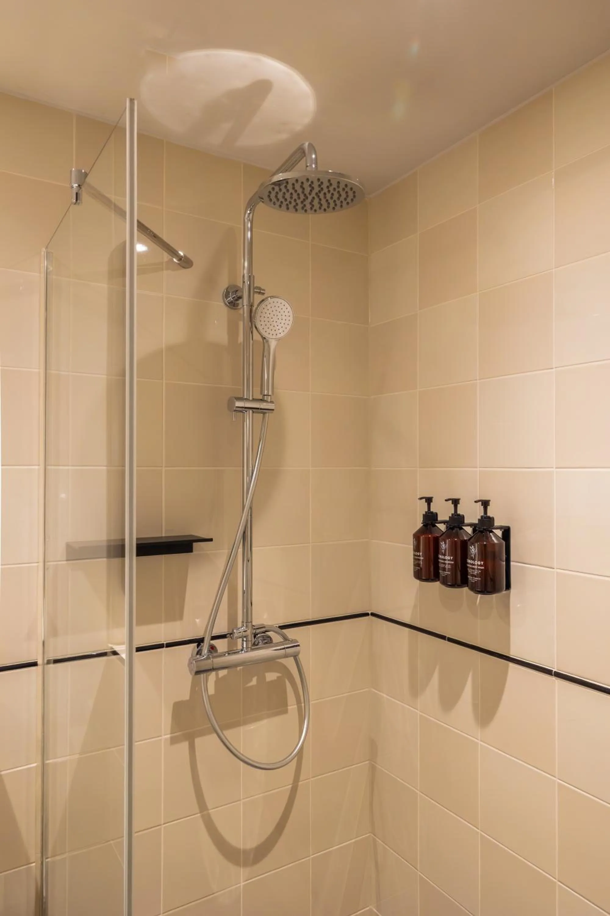 Shower in The Social Hub Glasgow