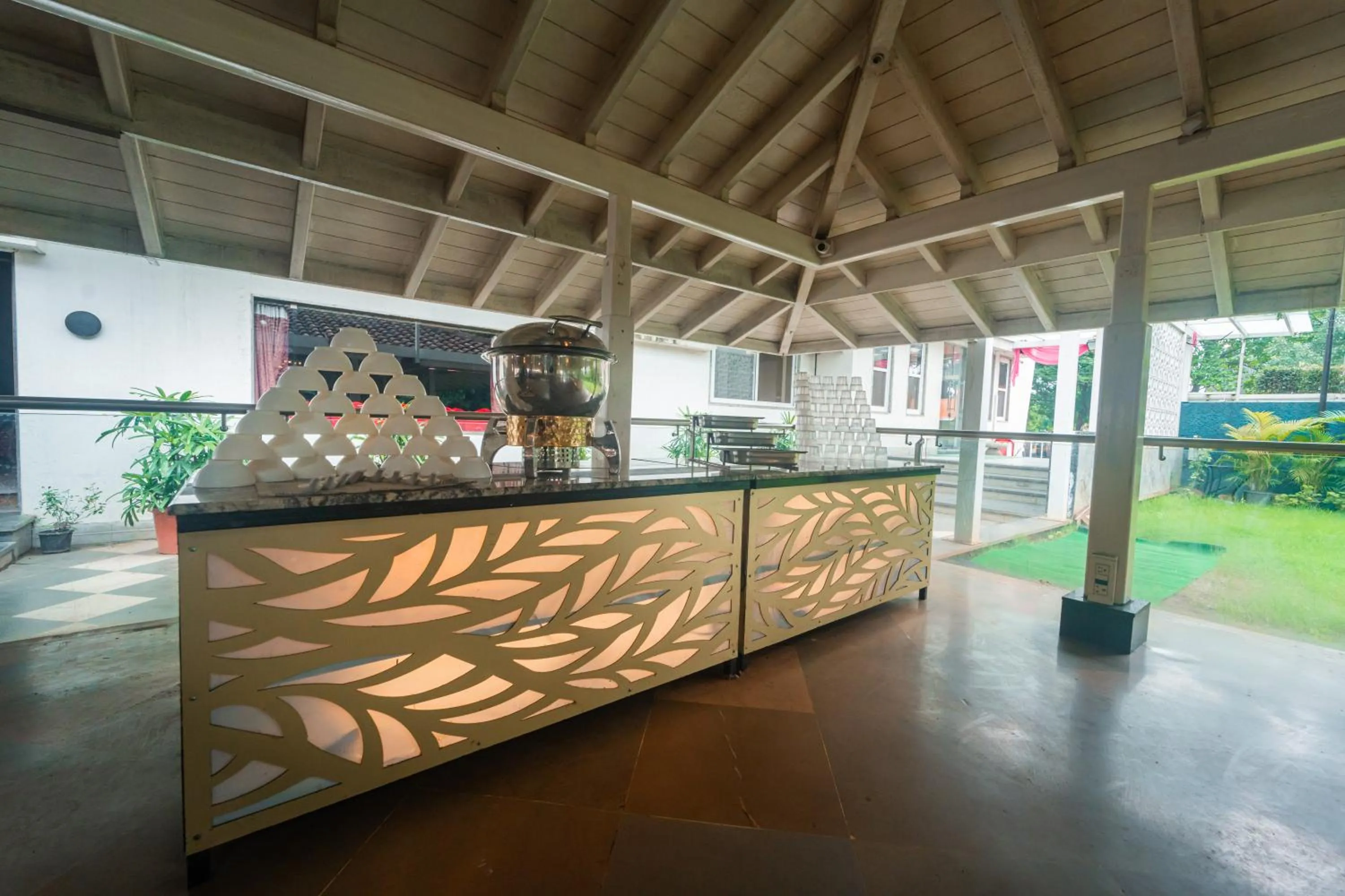 Restaurant/places to eat in Treebo Sai Rekha Inn