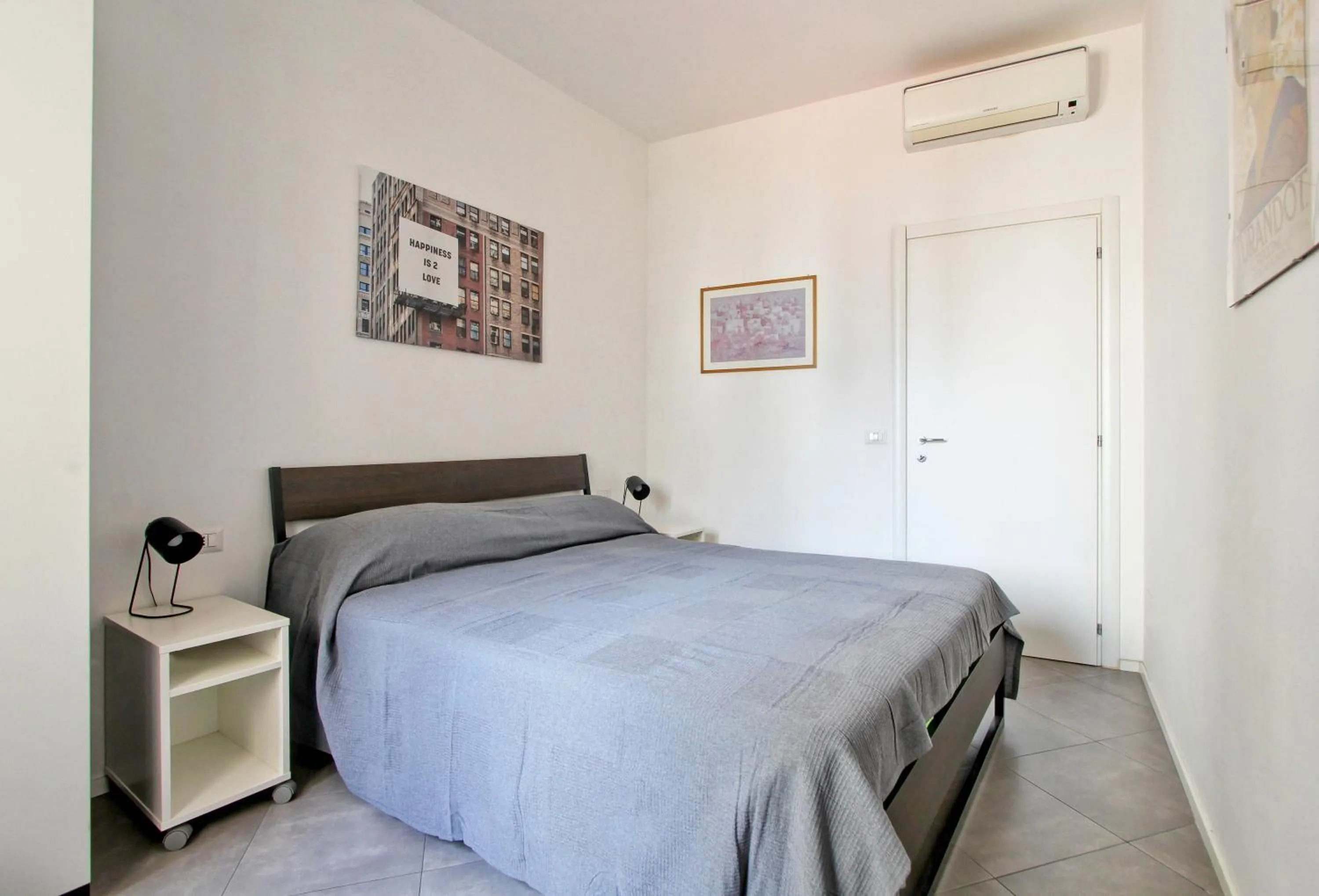 Photo of the whole room, Bed in [Roma centro Storico * * * * *]- Via Torino Suite