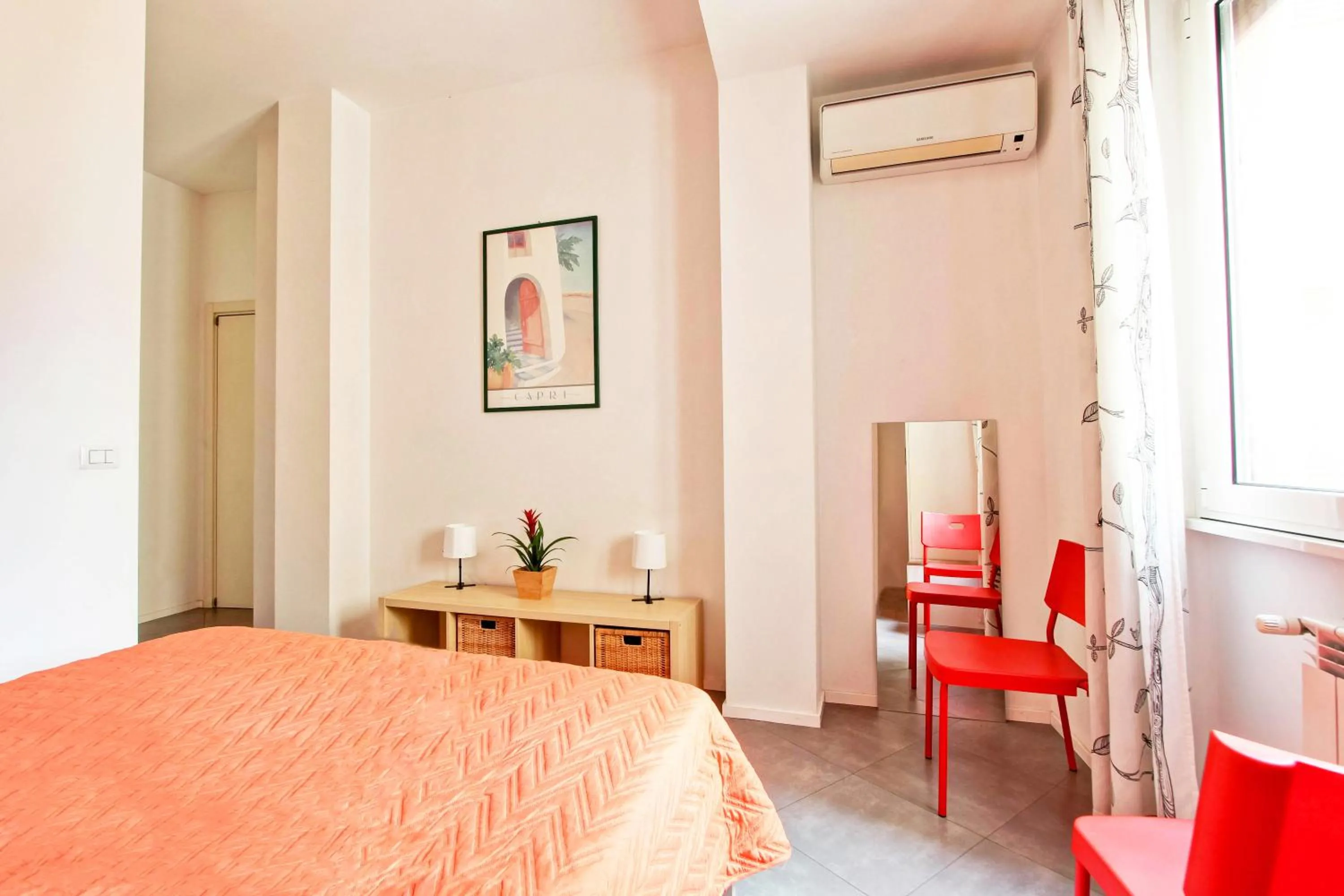 Photo of the whole room, Bed in [Roma centro Storico * * * * *]- Via Torino Suite