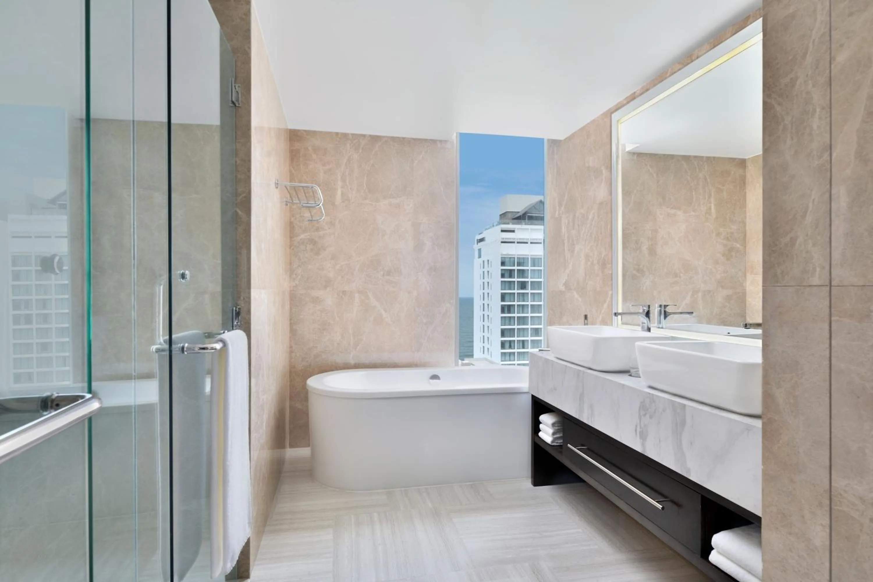 Photo of the whole room in Sheraton Colombo Hotel