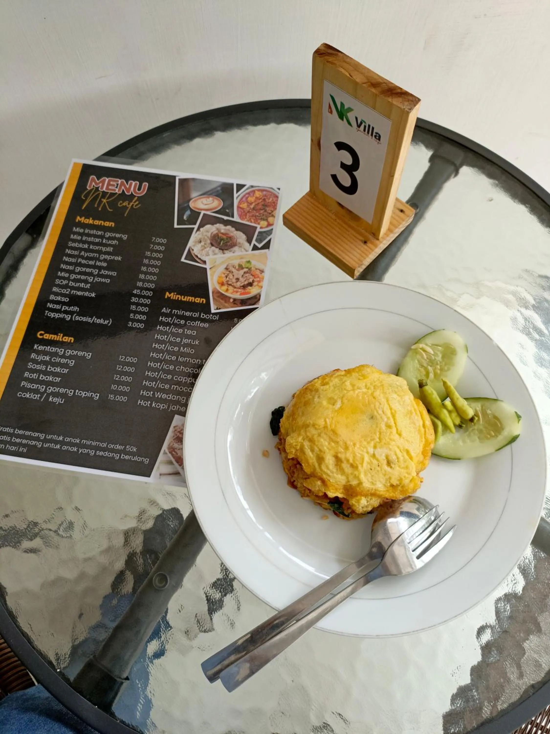 Food and drinks in NK Villa Syariah And Cafe Prigen