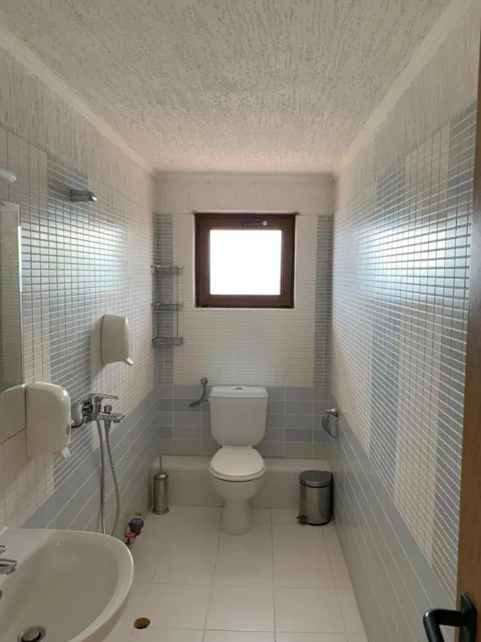 Shower in Elizabeth Beach Apartments