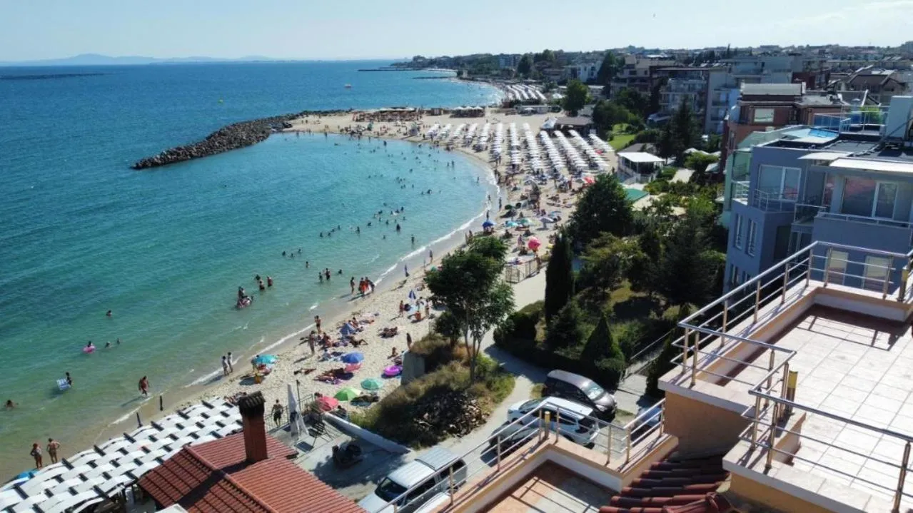 Neighbourhood in Elizabeth Beach Apartments