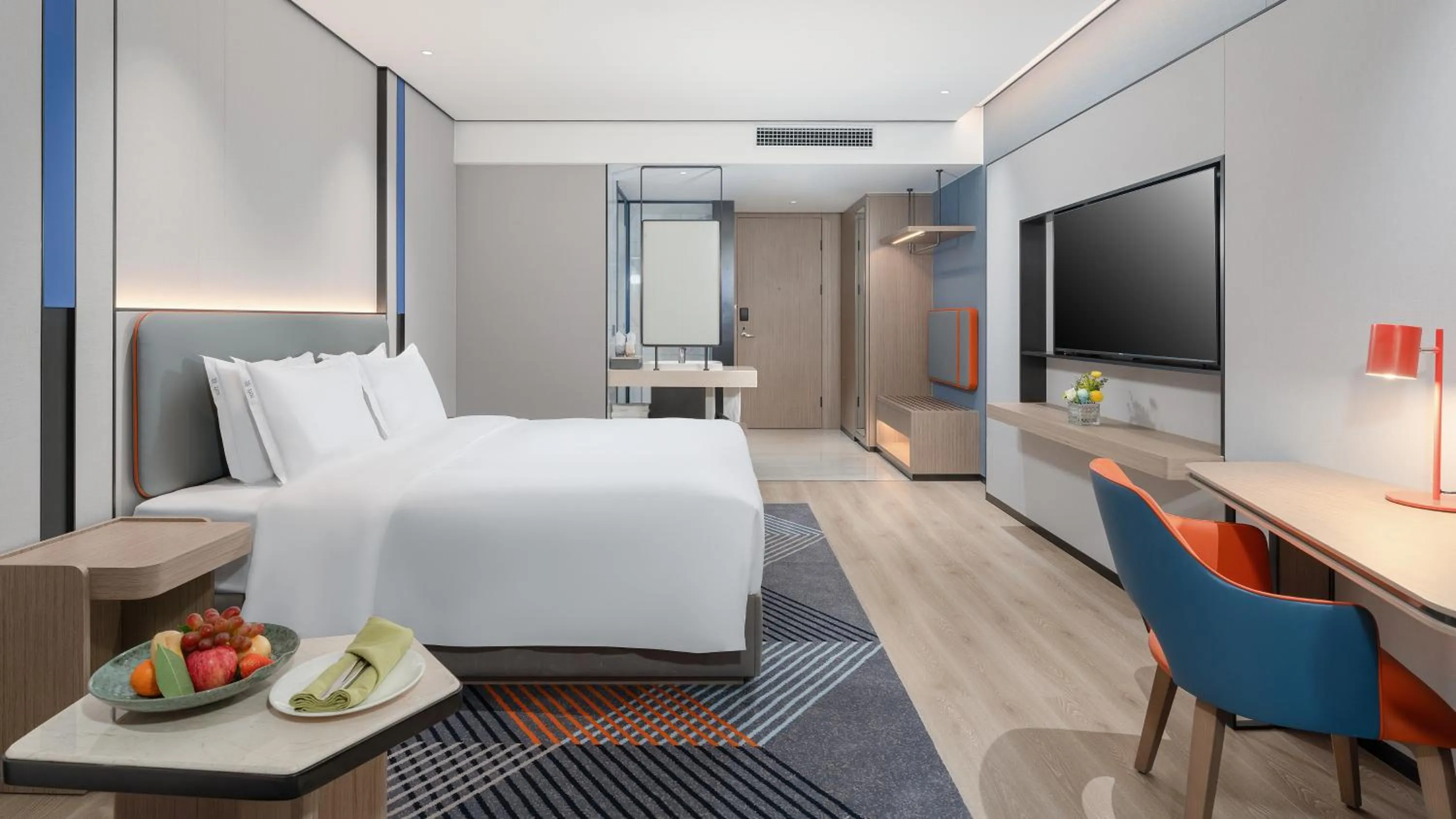 Photo of the whole room, Bed in Holiday Inn Express Changsha Development Zone by IHG