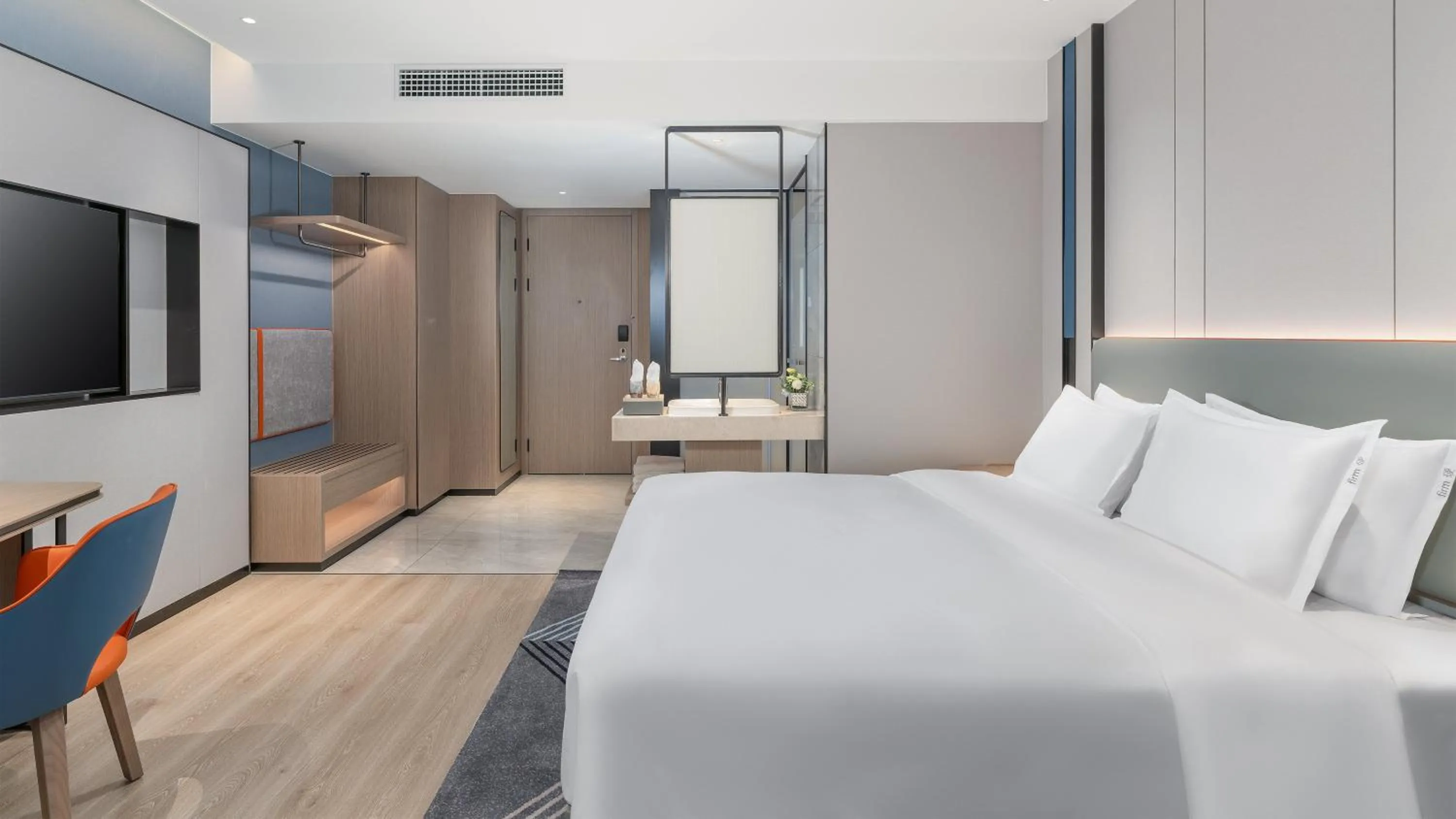 Photo of the whole room, Bed in Holiday Inn Express Changsha Development Zone by IHG