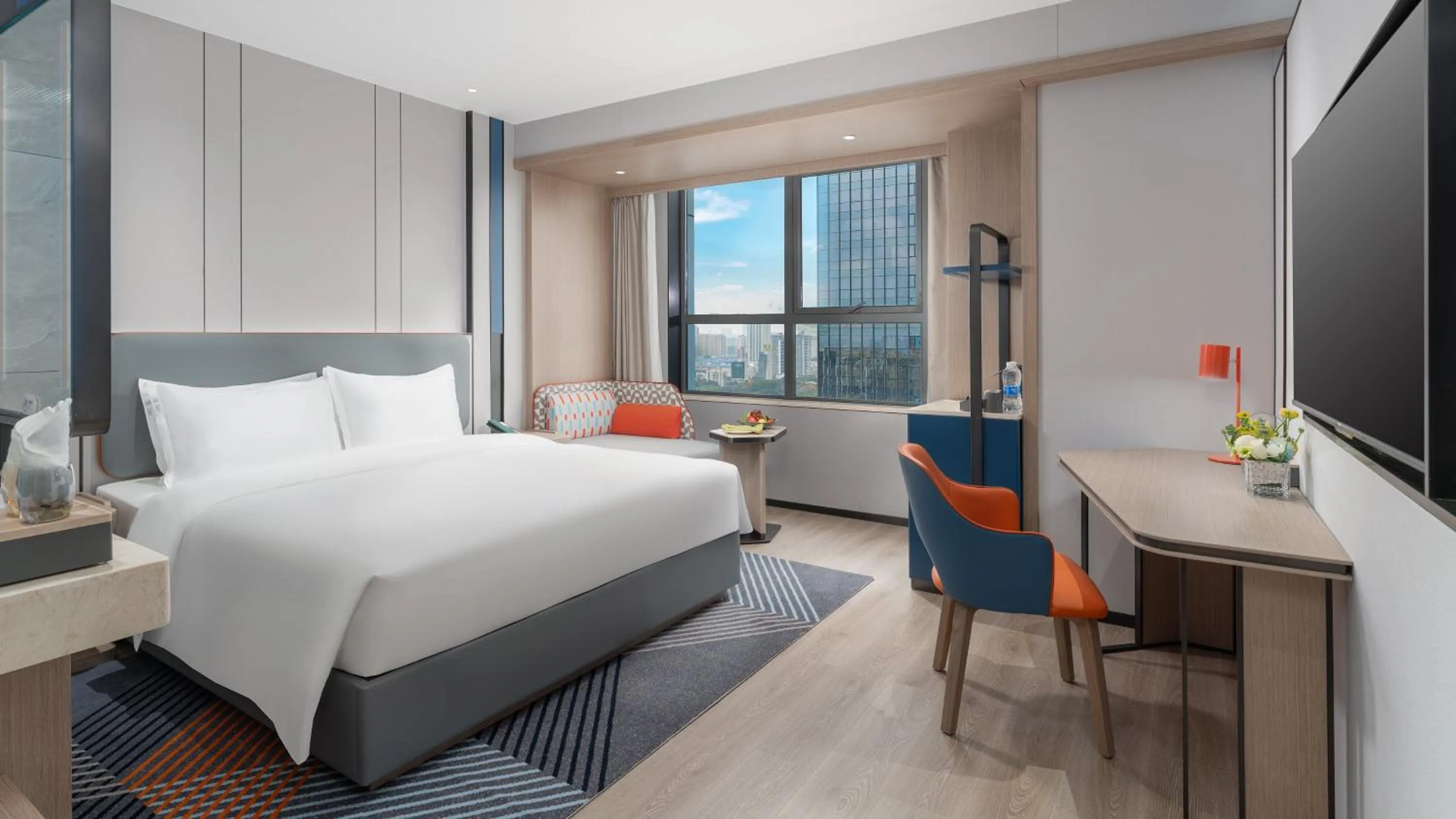 Photo of the whole room, Bed in Holiday Inn Express Changsha Development Zone by IHG