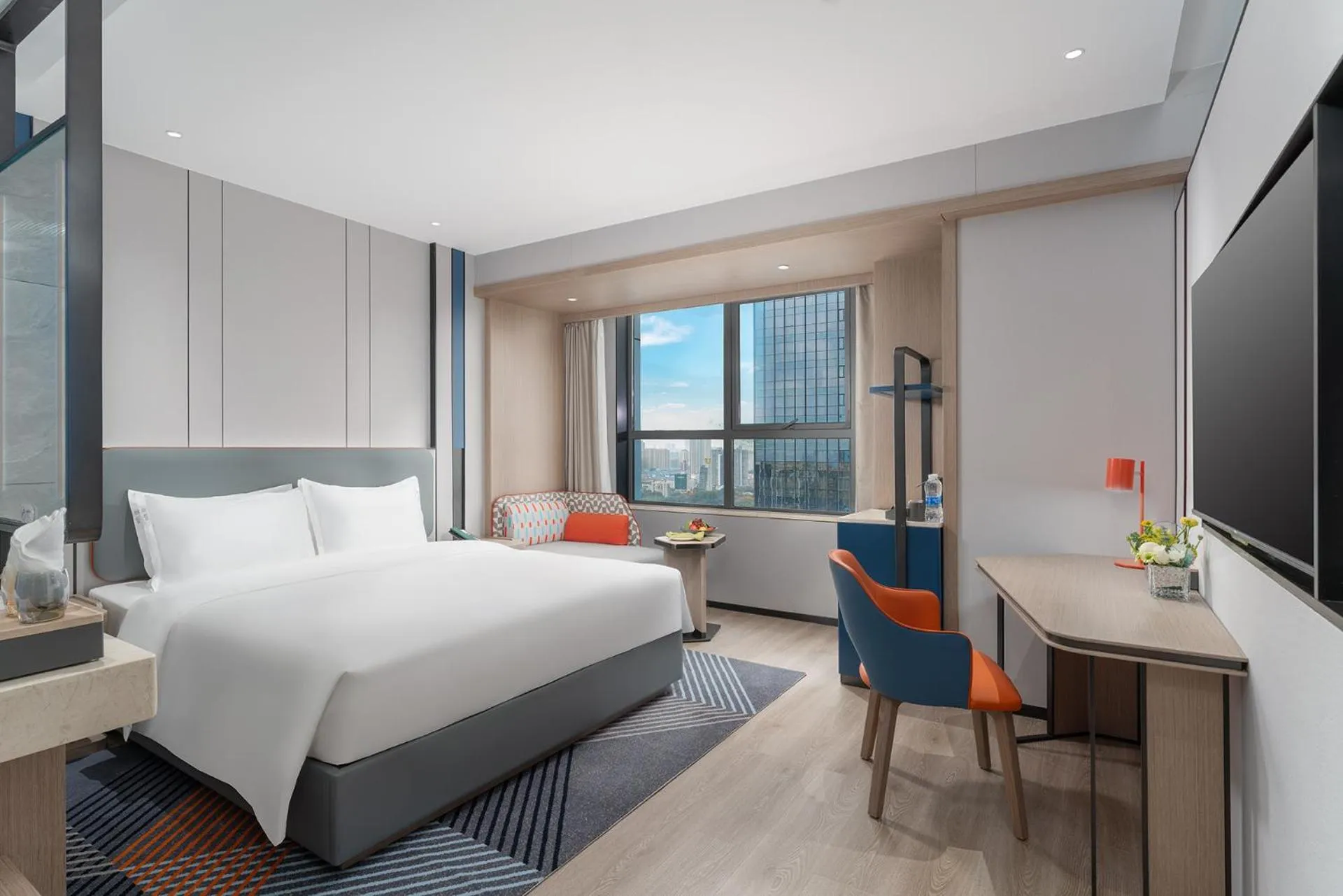 Photo of the whole room, Bed in Holiday Inn Express Changsha Development Zone by IHG