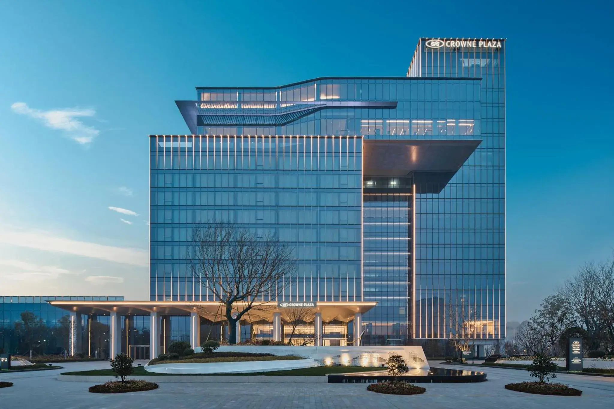 Property building in Crowne Plaza Ezhou by IHG Property building in Crowne Plaza Ezhou by IHG