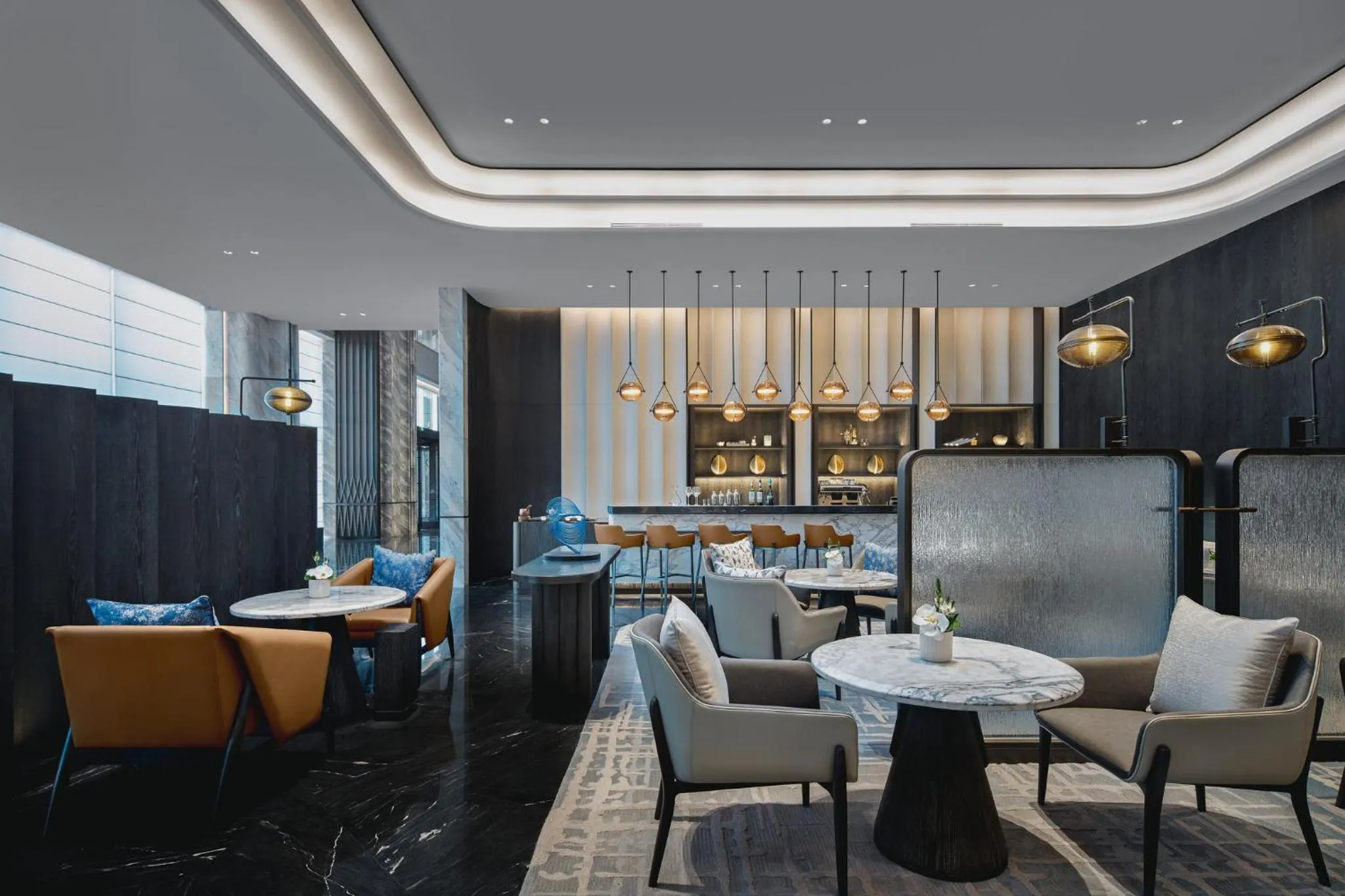 Lounge or bar in Crowne Plaza Ezhou by IHG