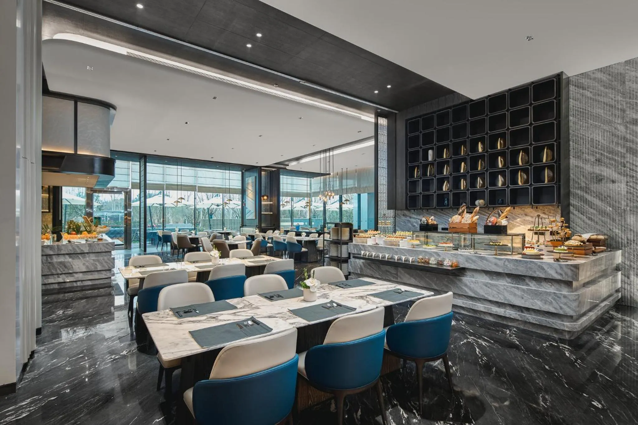 Restaurant/places to eat in Crowne Plaza Ezhou by IHG