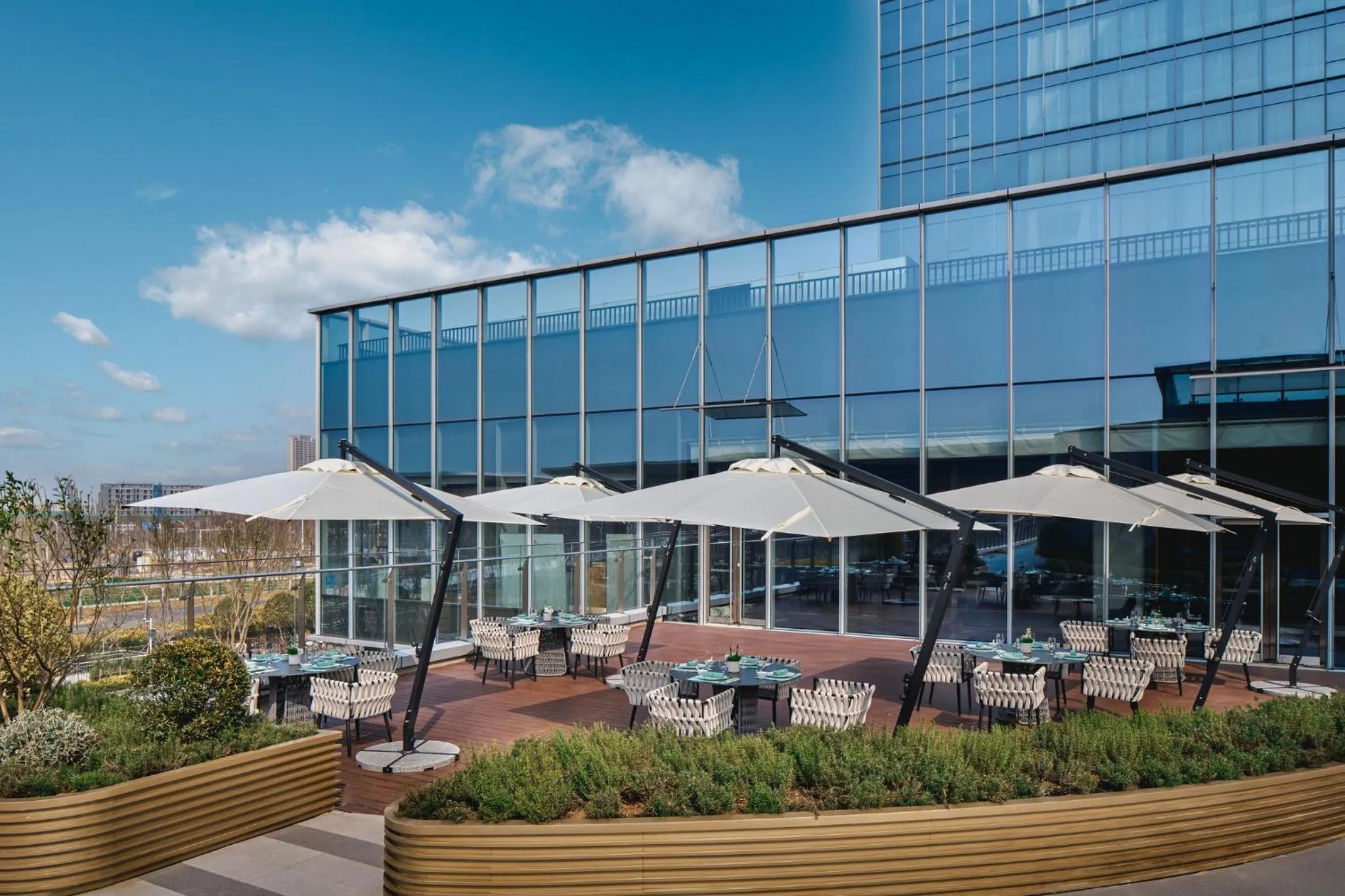 Restaurant/places to eat in Crowne Plaza Ezhou by IHG