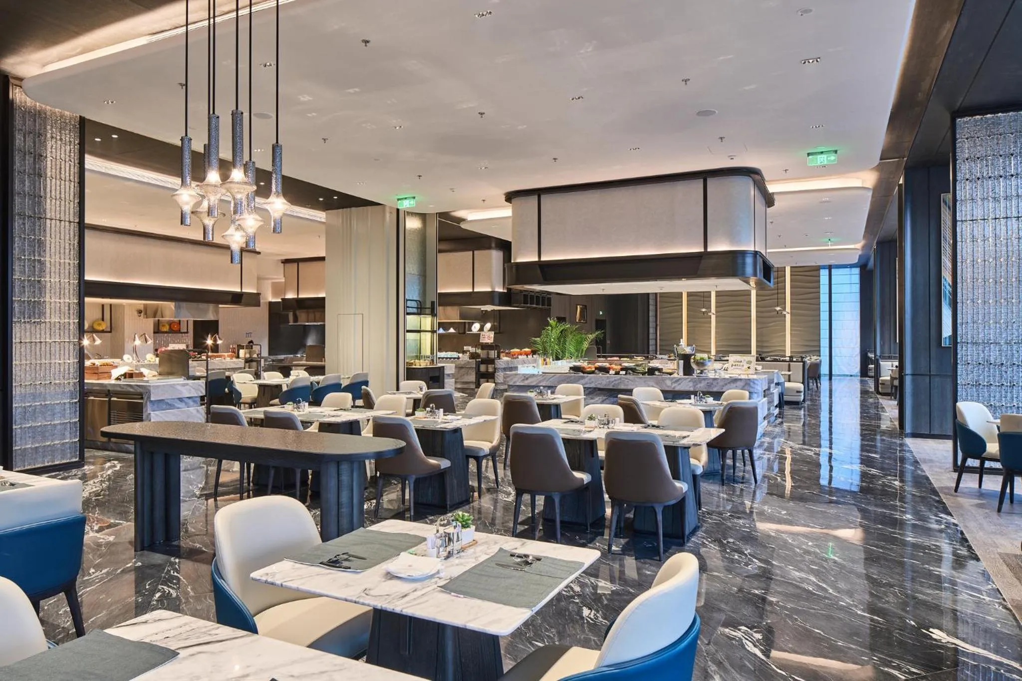 Restaurant/places to eat in Crowne Plaza Ezhou by IHG