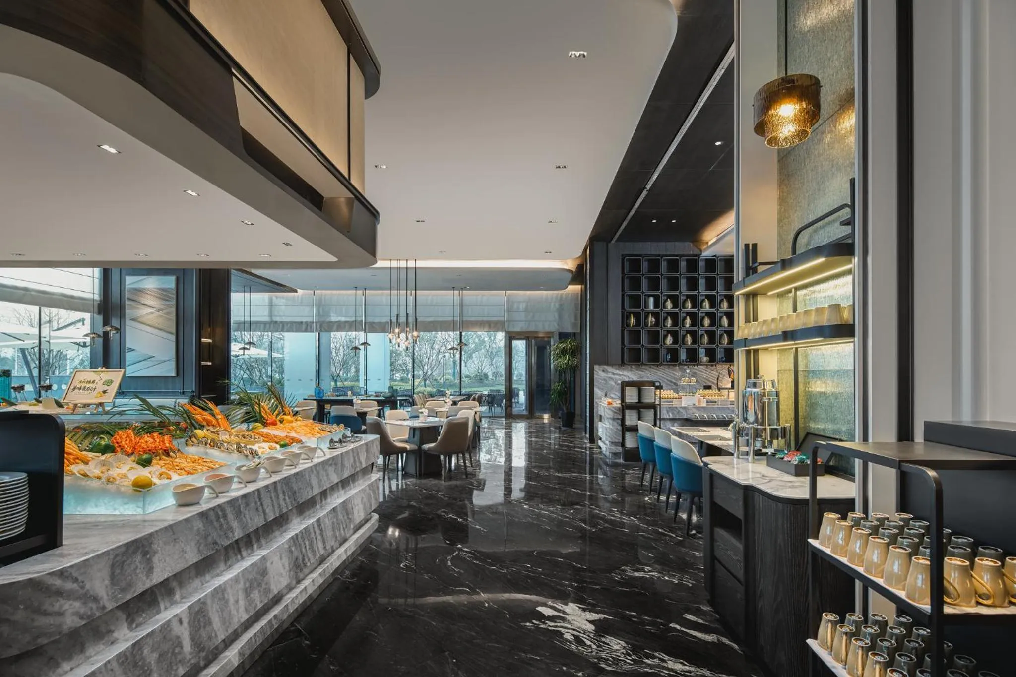 Restaurant/places to eat in Crowne Plaza Ezhou by IHG