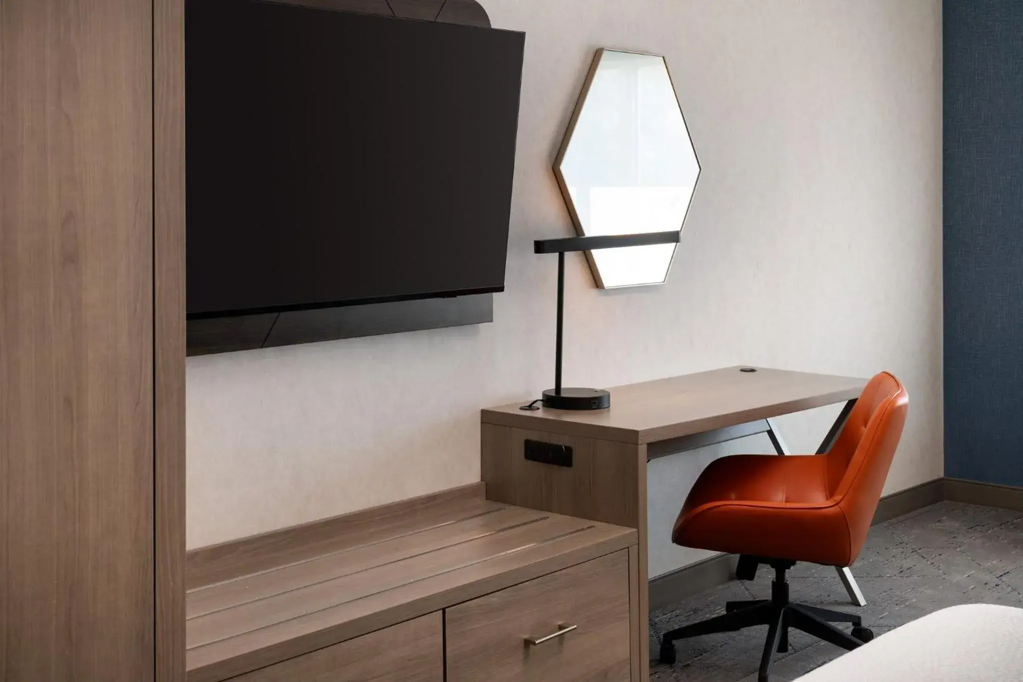 Standard King Room in Holiday Inn Express & Suites Fresno Airport by IHG Standard King Room in Holiday Inn Express & Suites Fresno Airport by IHG