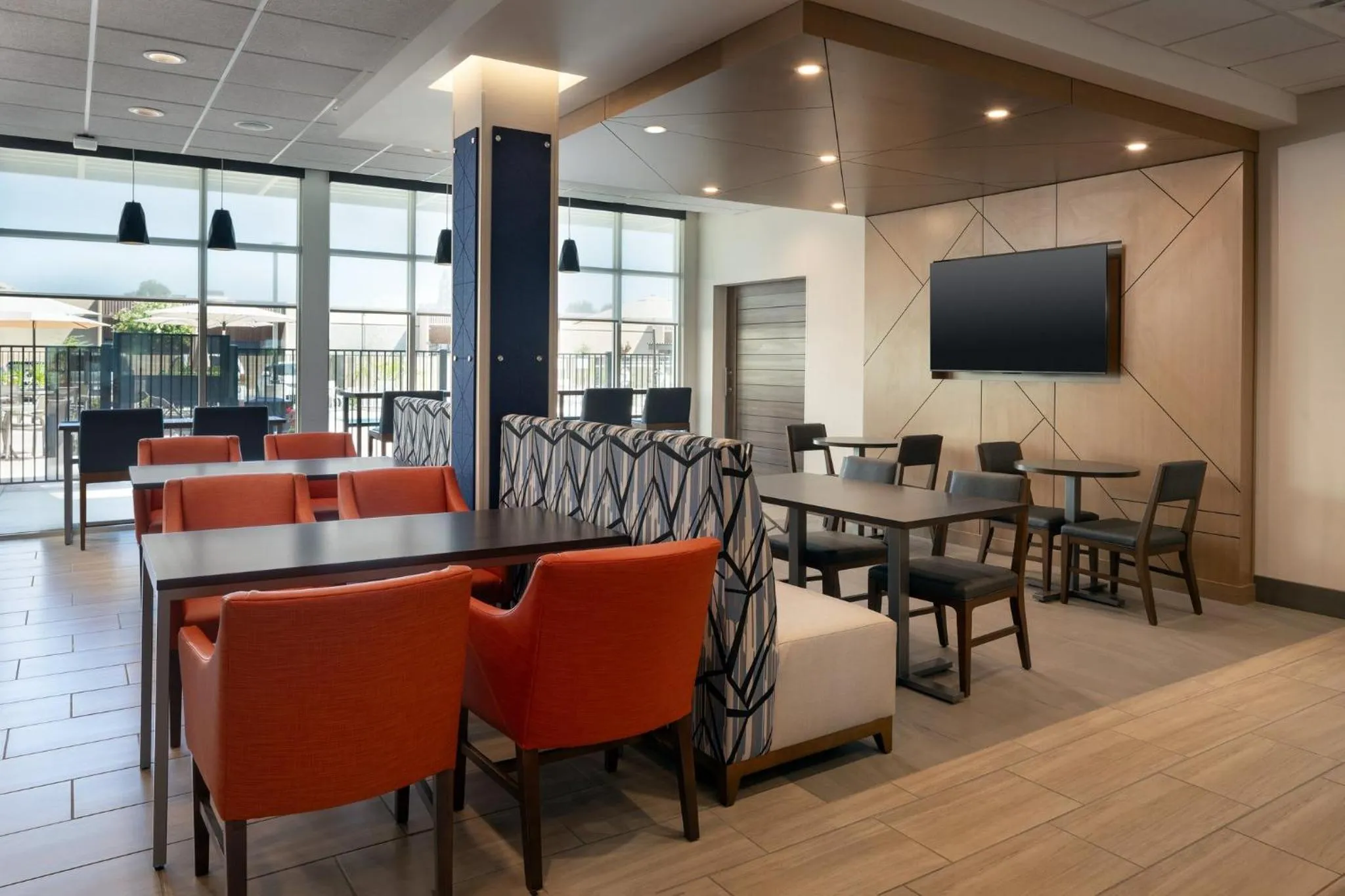 Breakfast in Holiday Inn Express & Suites Fresno Airport by IHG