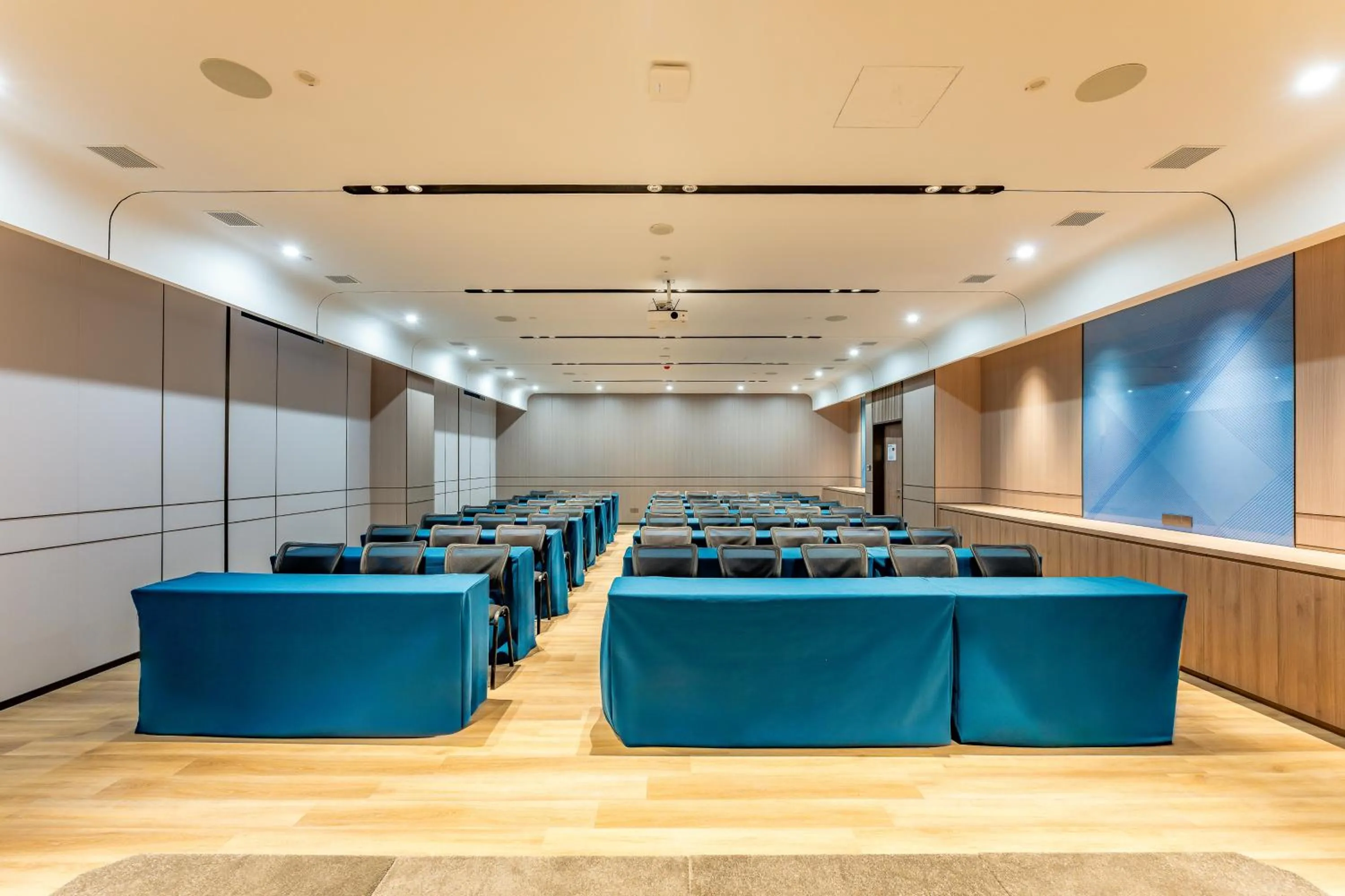 Meeting/conference room in Holiday Inn Express Hefei FTZ by IHG