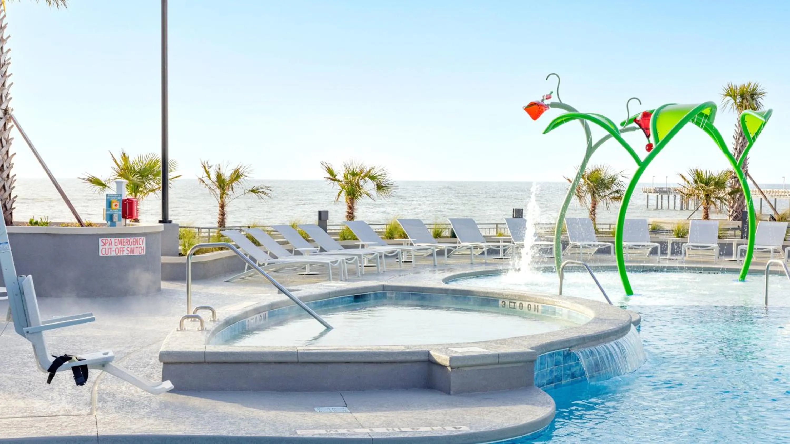 Swimming pool in Holiday Inn Club Vacations Myrtle Beach Oceanfront