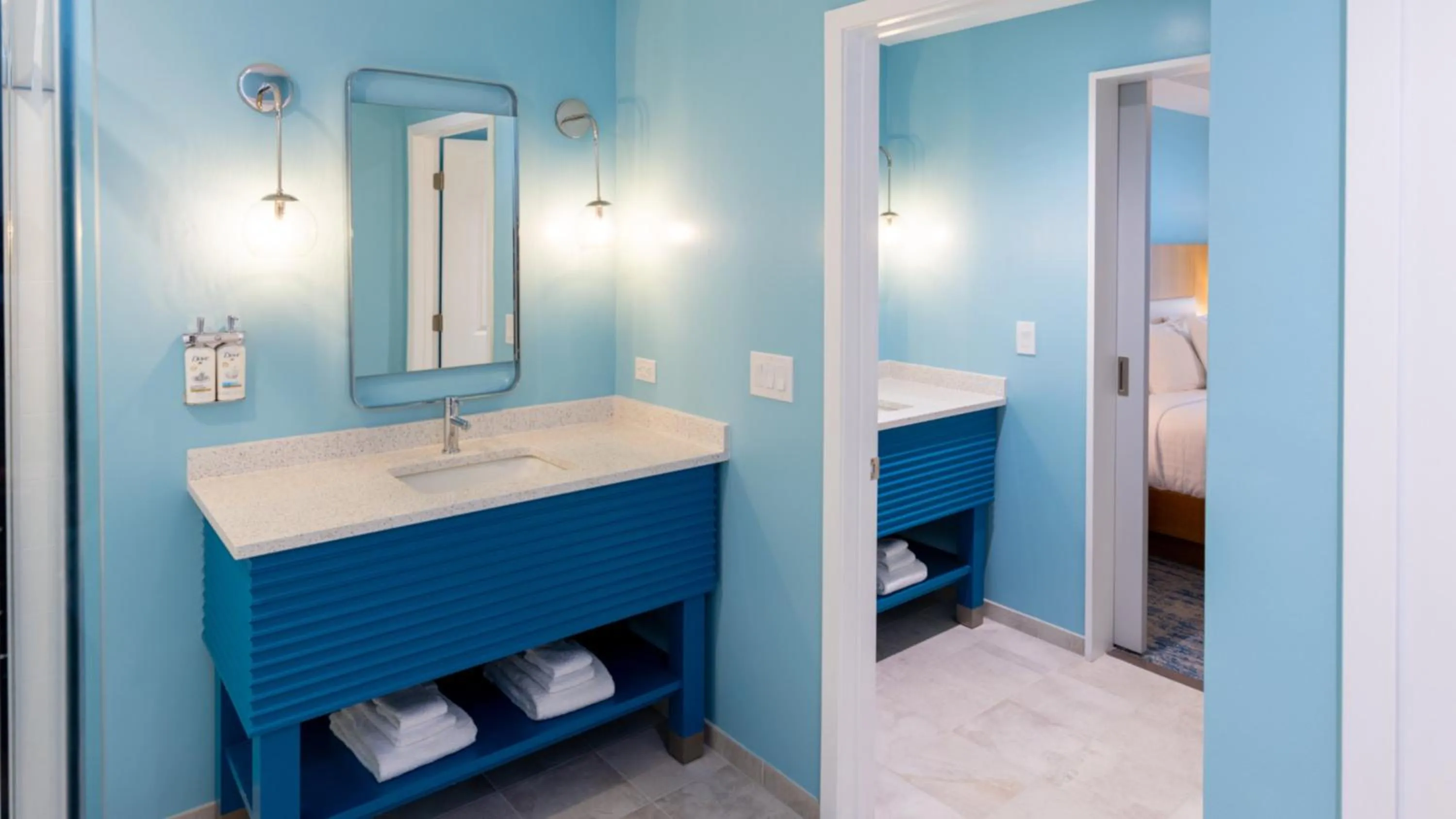 Bathroom, Bed in Holiday Inn Club Vacations Myrtle Beach Oceanfront
