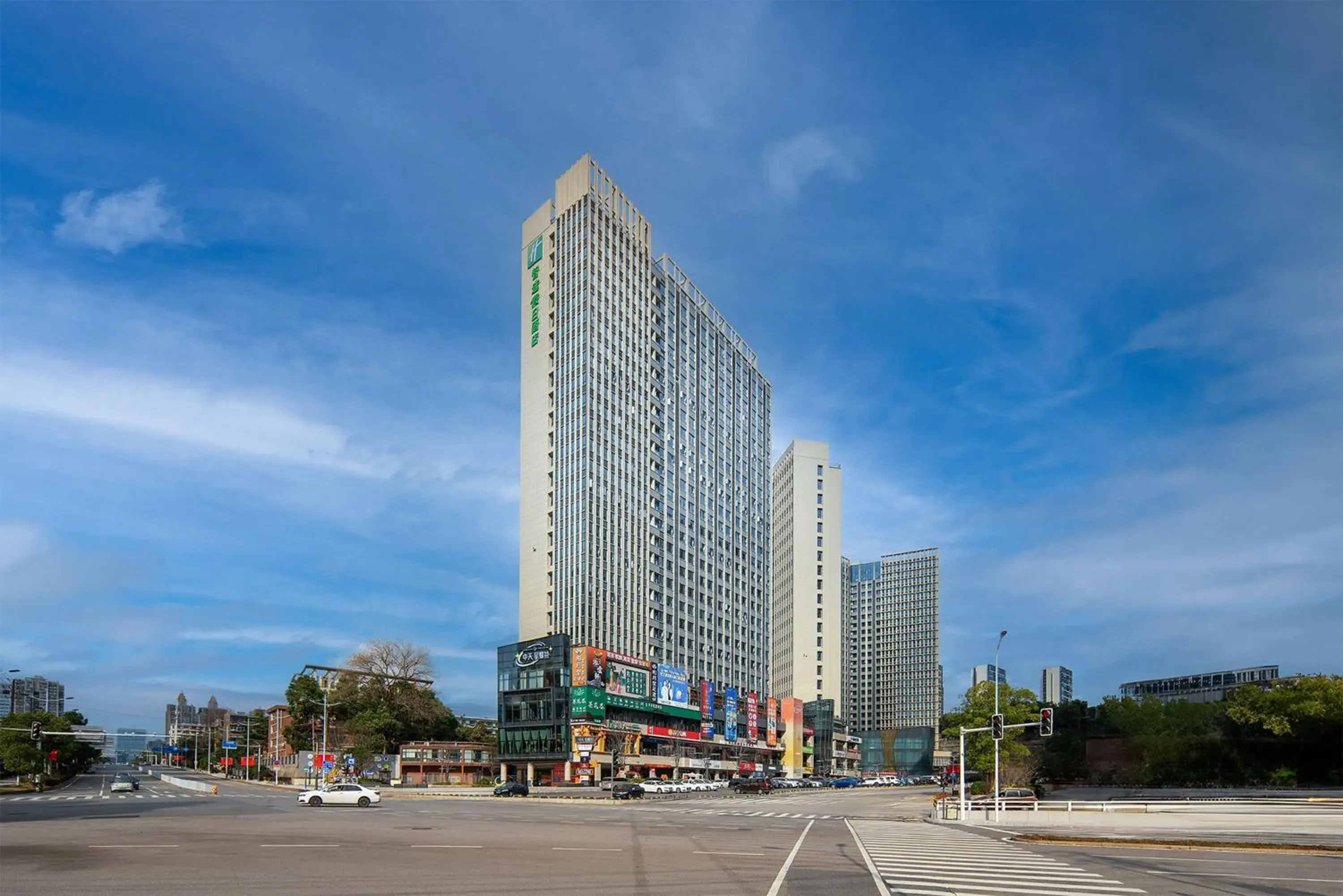 Property building in Holiday Inn Express Changsha Yuhua by IHG Property building in Holiday Inn Express Changsha Yuhua by IHG